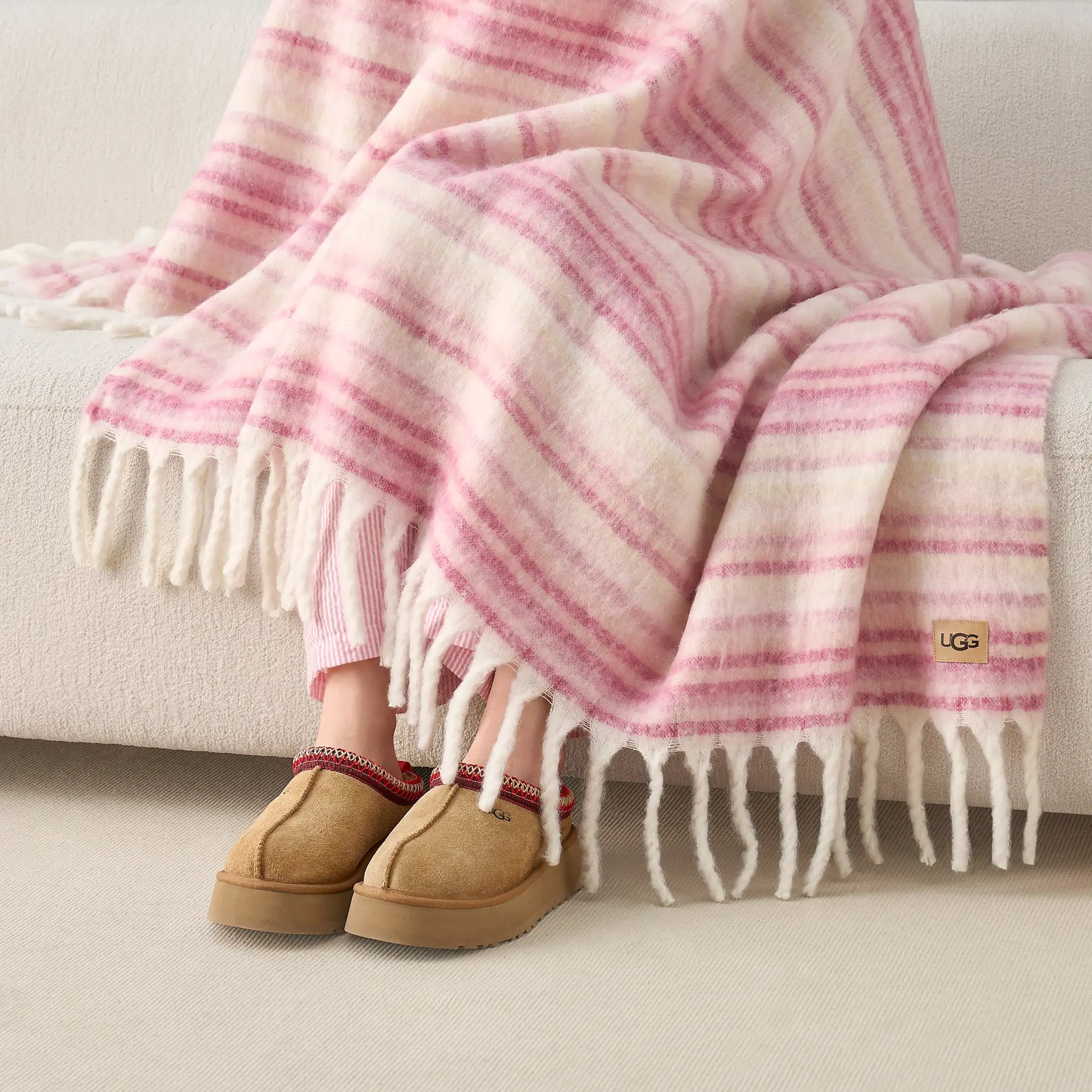 Home Joana Throw 50"x70" - CRÈME / DUSTY ORCHID