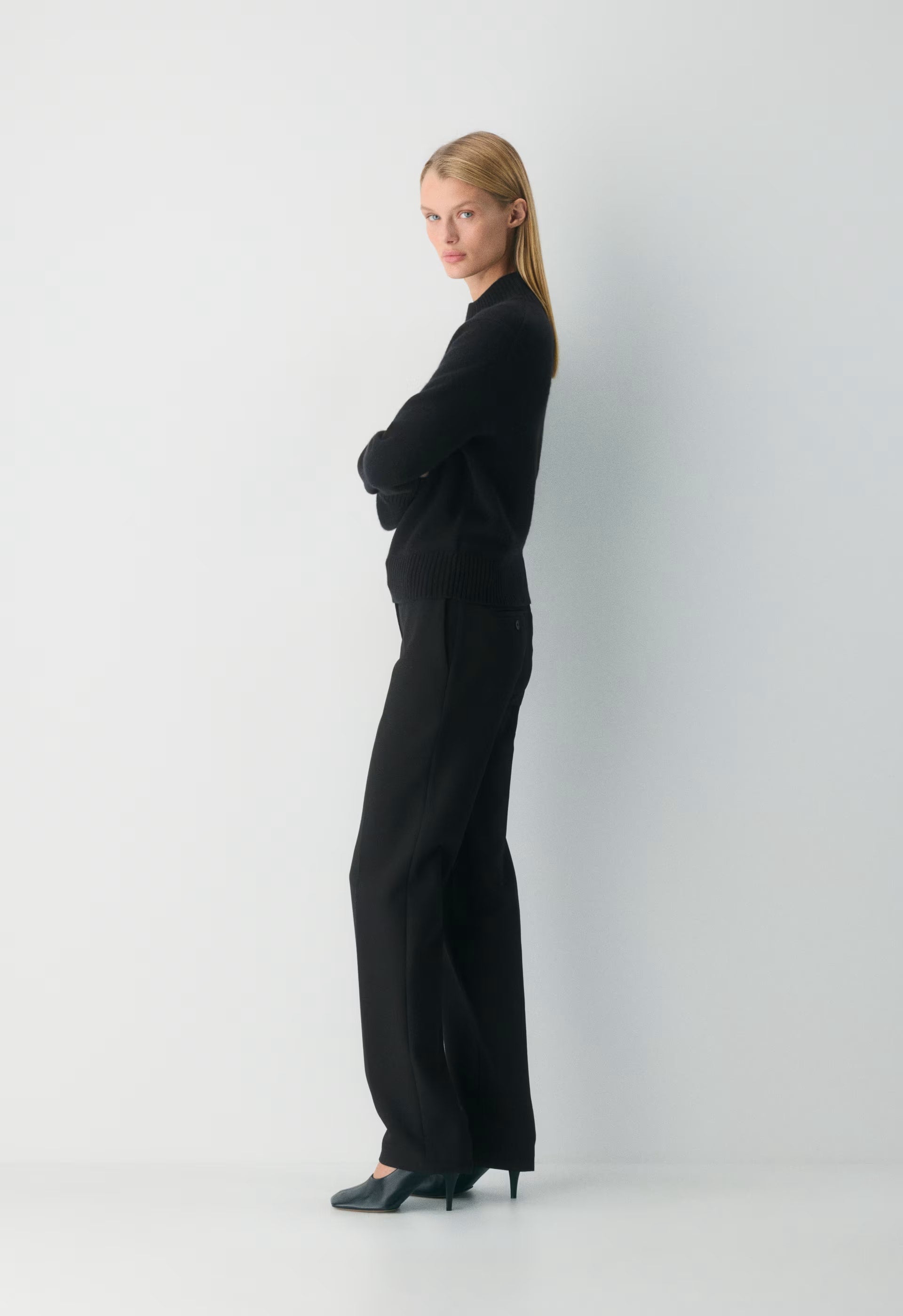 Essential Cashmere Folio Mockneck - BLACK