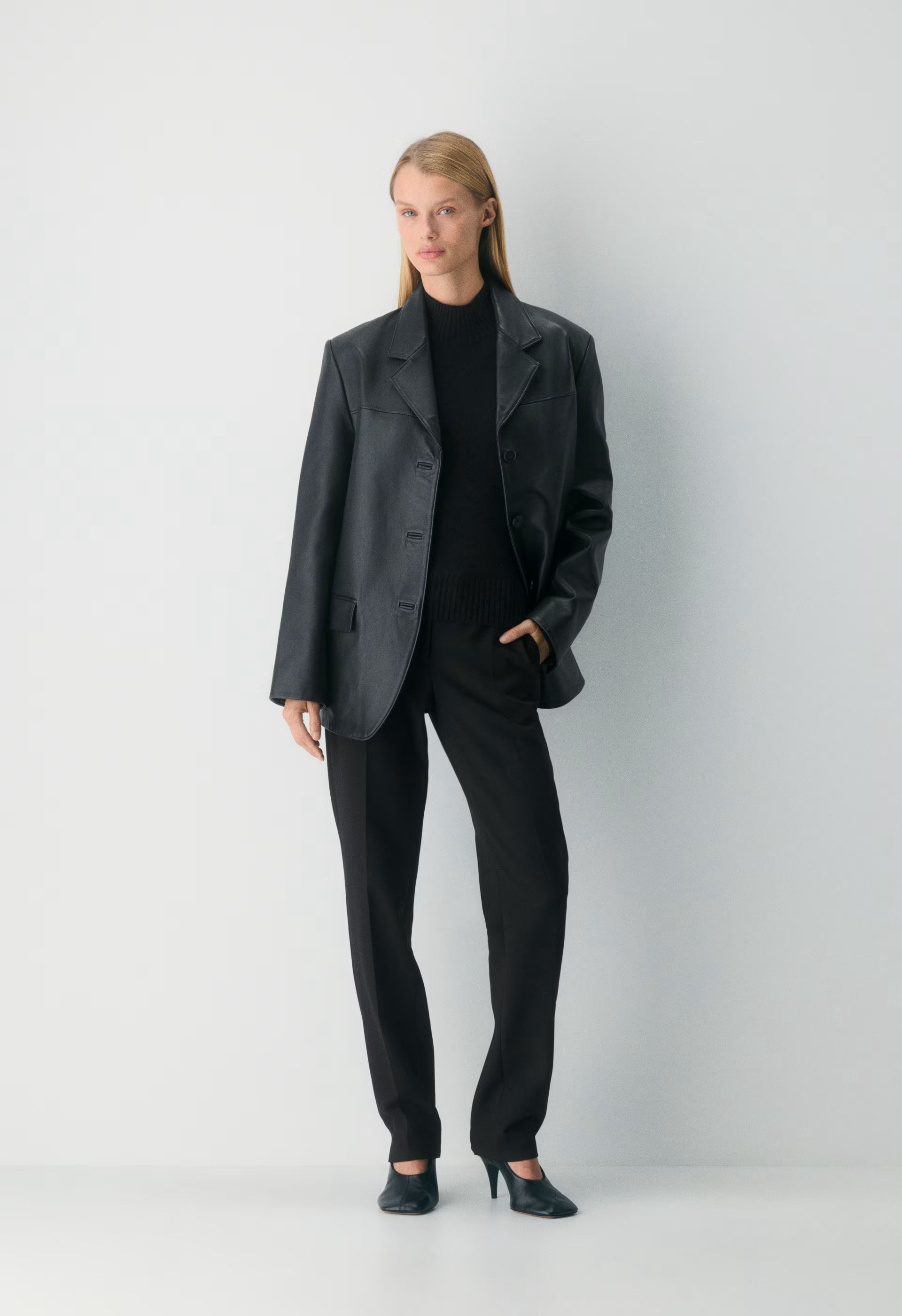 Essential Cashmere Folio Mockneck - BLACK