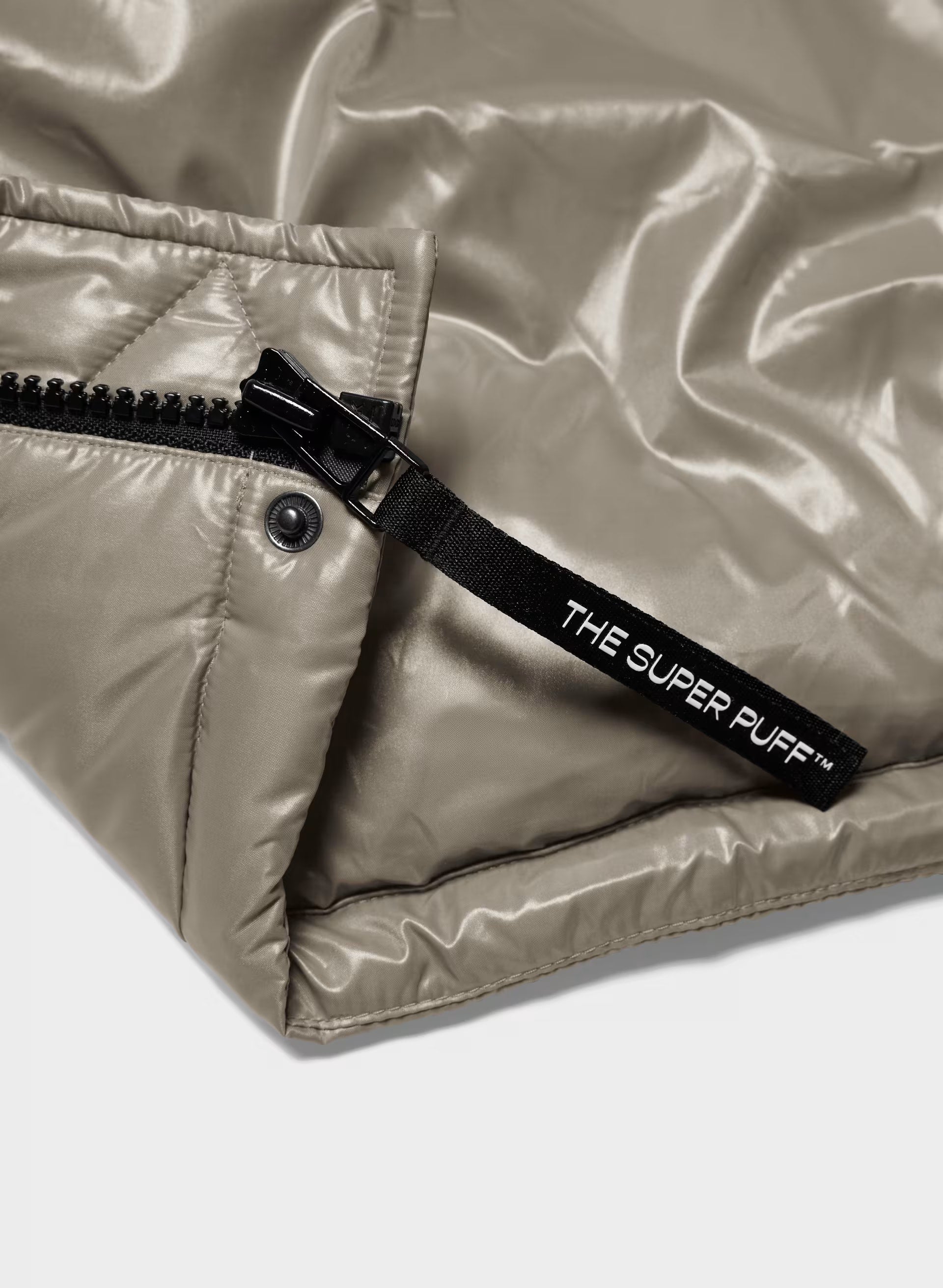 The Super Puff™ Long - Hi-Gloss - MODERN TAUPE