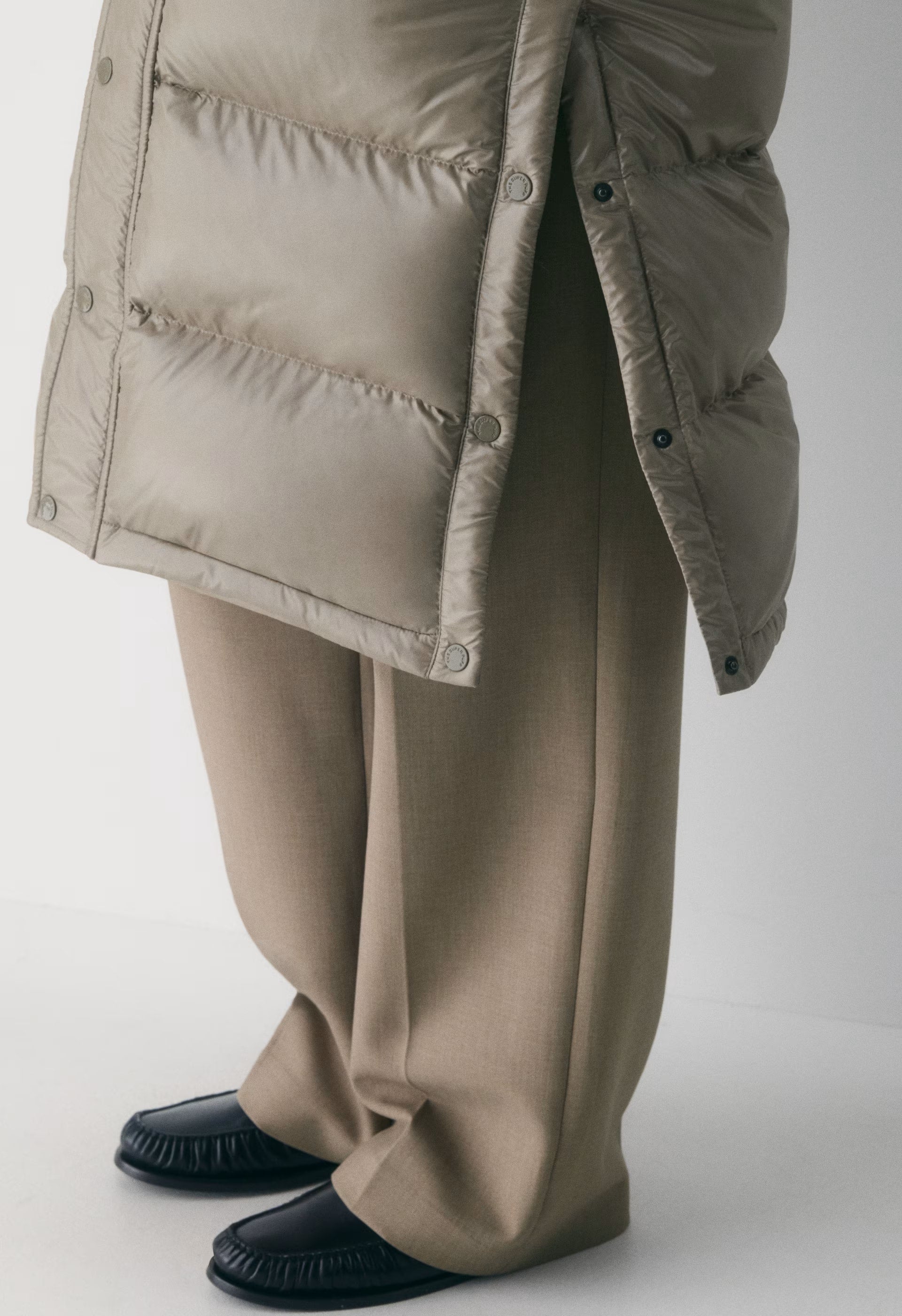 The Super Puff™ Long - Hi-Gloss - MODERN TAUPE