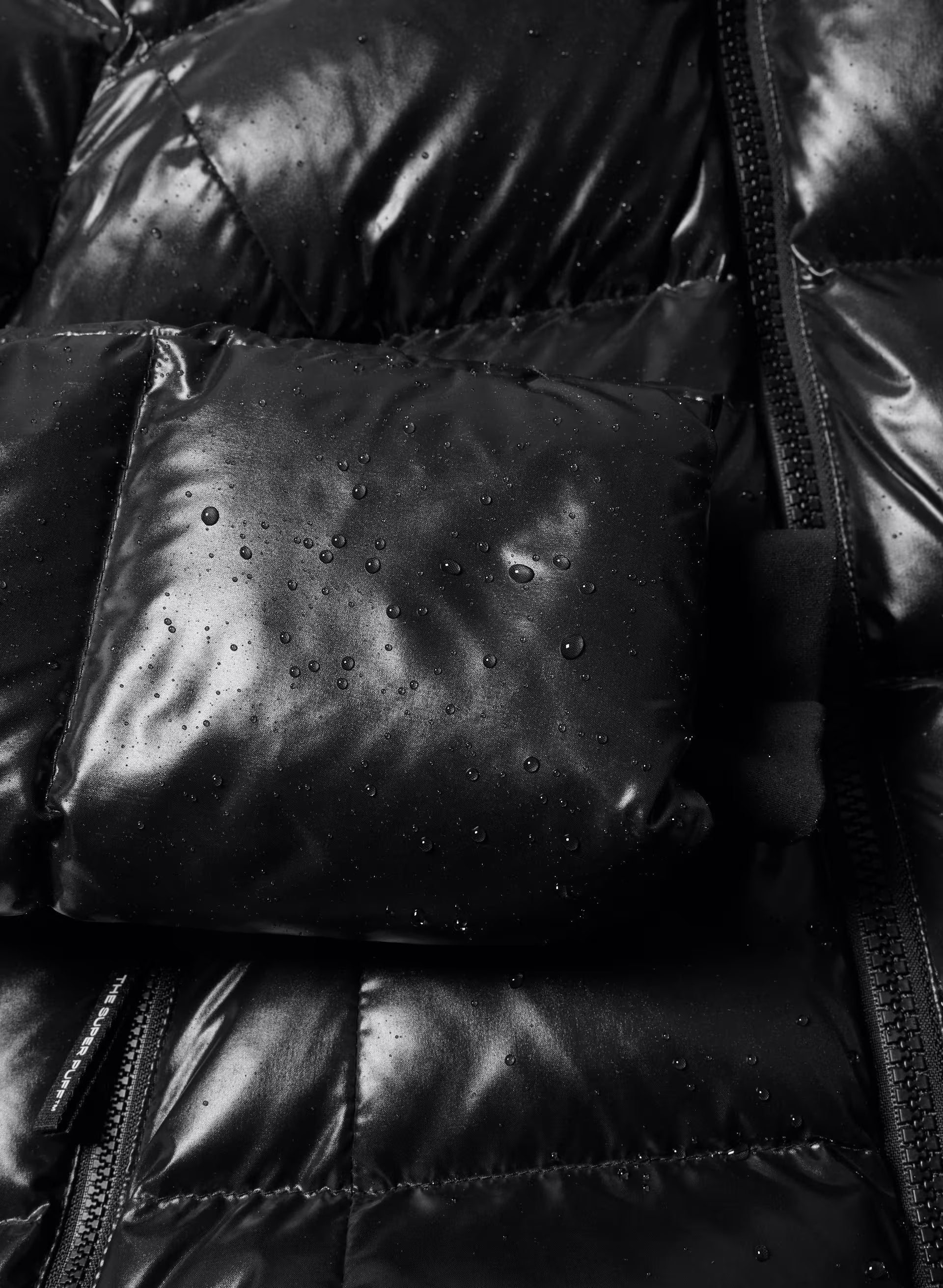 The SuperSnug Puff™ - Hi-Gloss - BLACK/BLACK