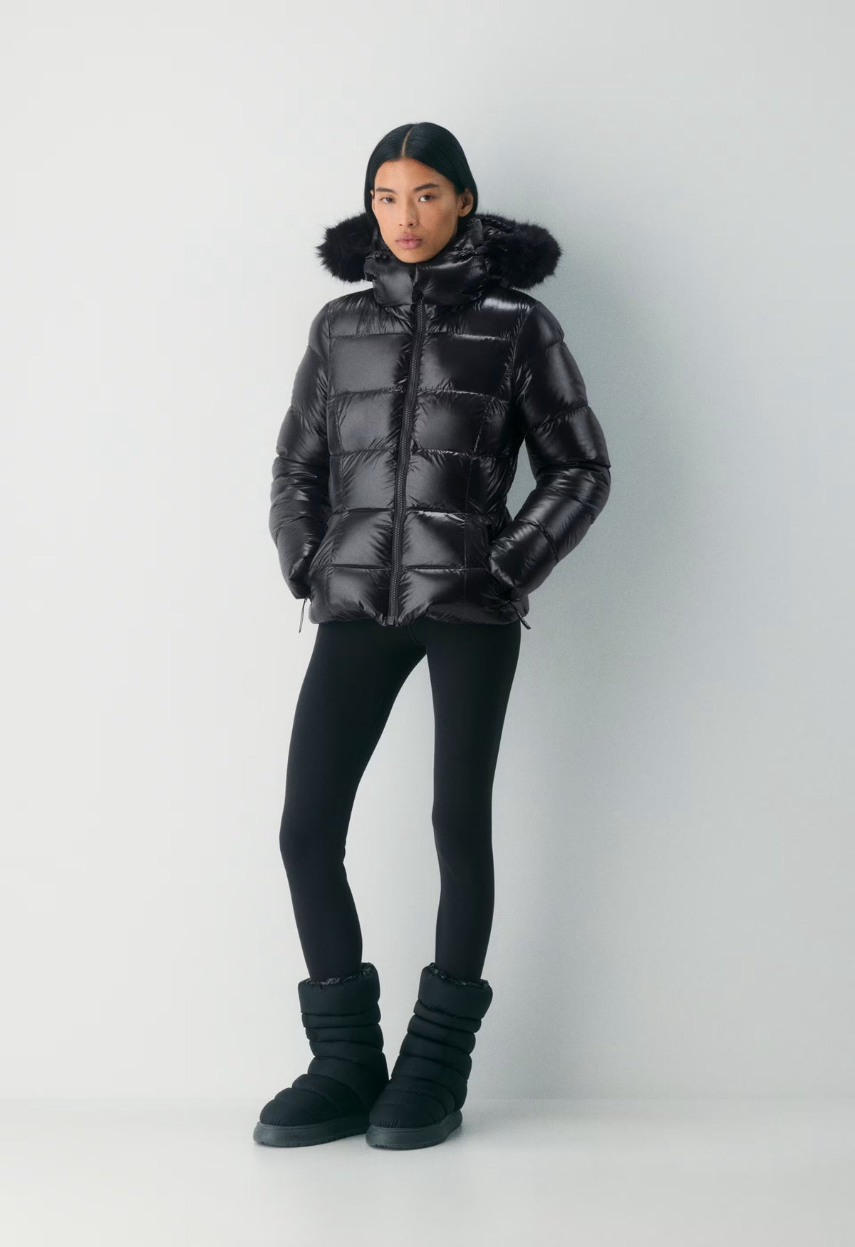 The SuperSnug Puff™ - Hi-Gloss - BLACK/BLACK
