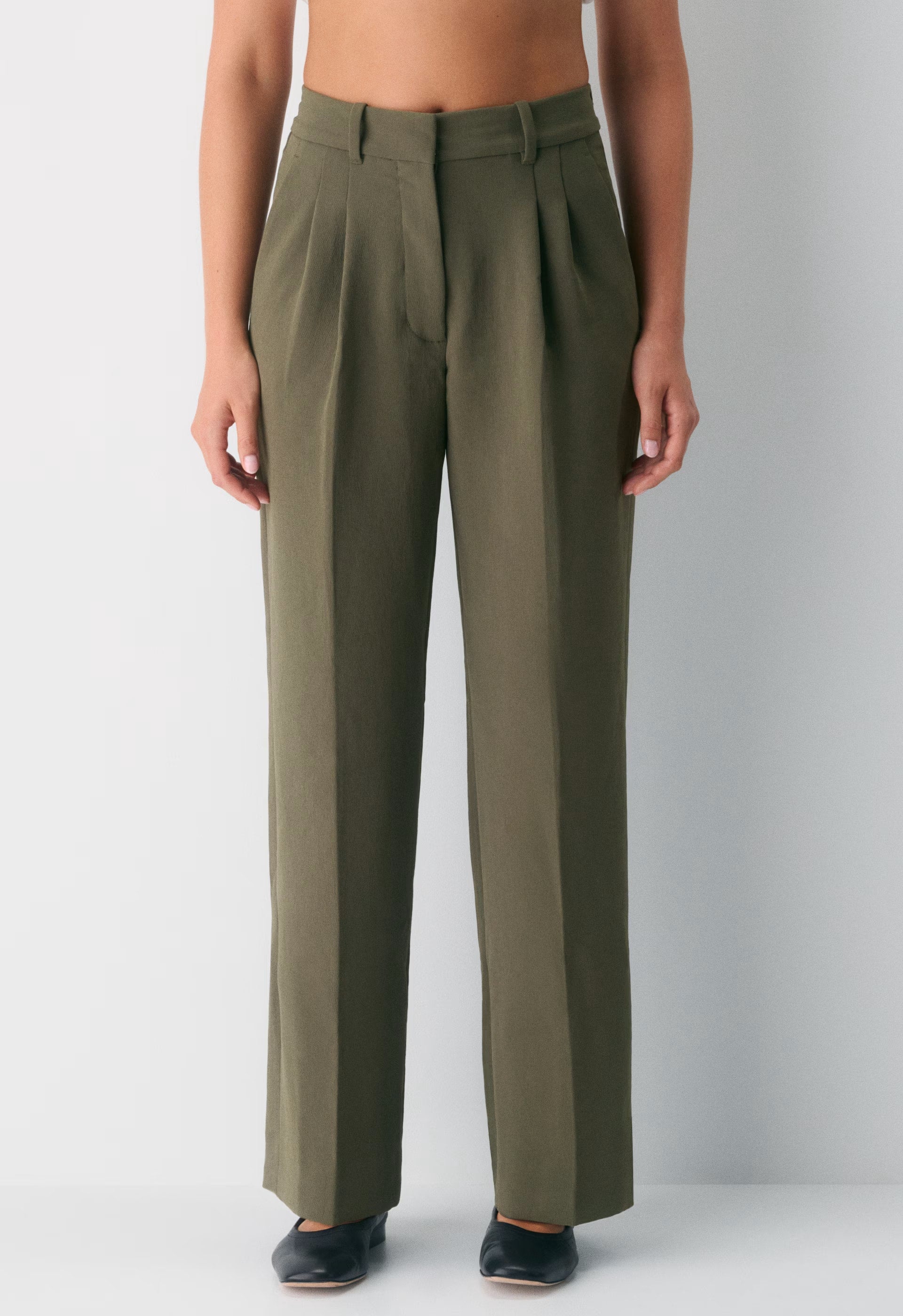 The Effortless Pant™ Curve-Fit - Crepette™ - DARK OLIVE