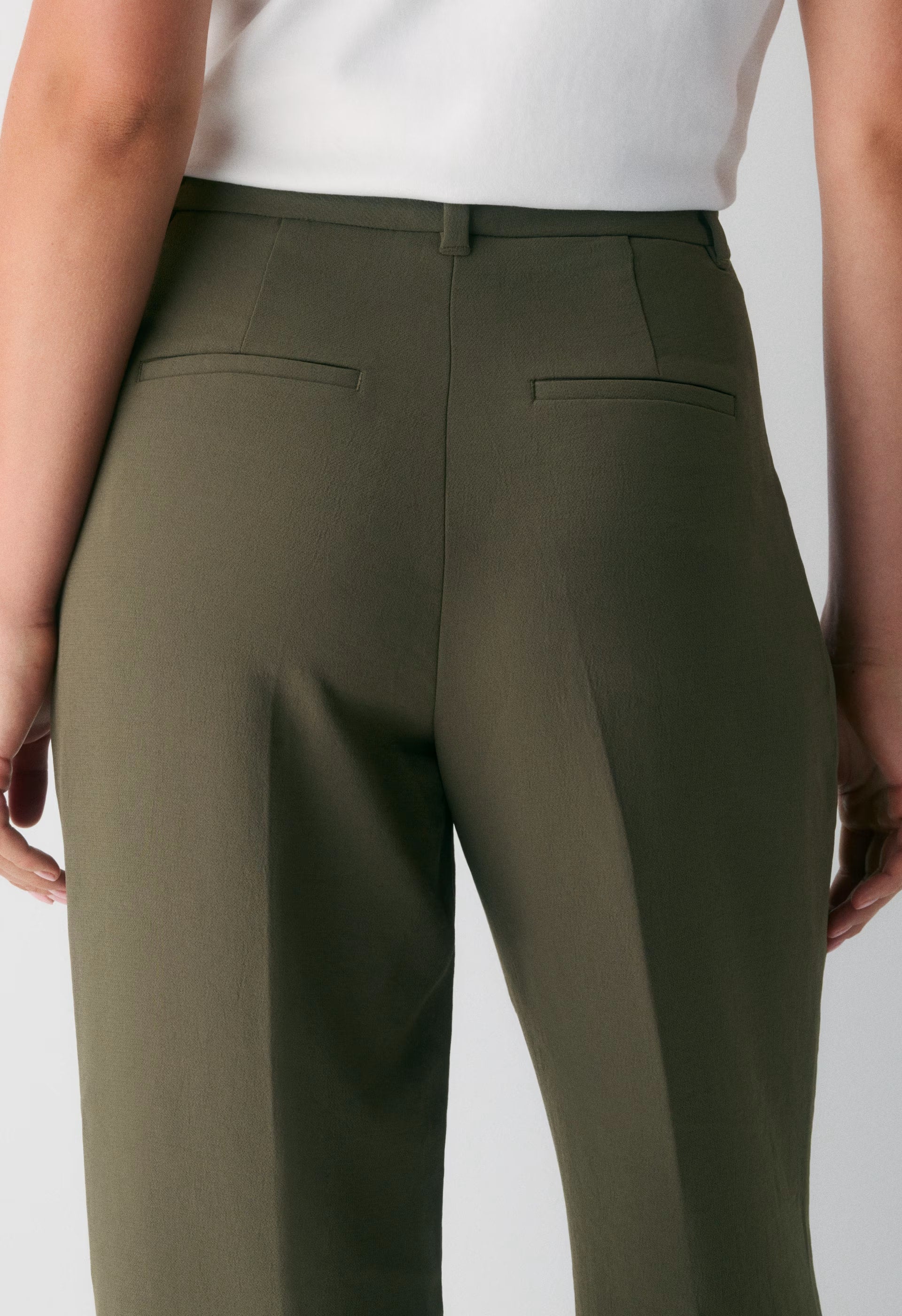 The Effortless Pant™ Curve-Fit - Crepette™ - DARK OLIVE