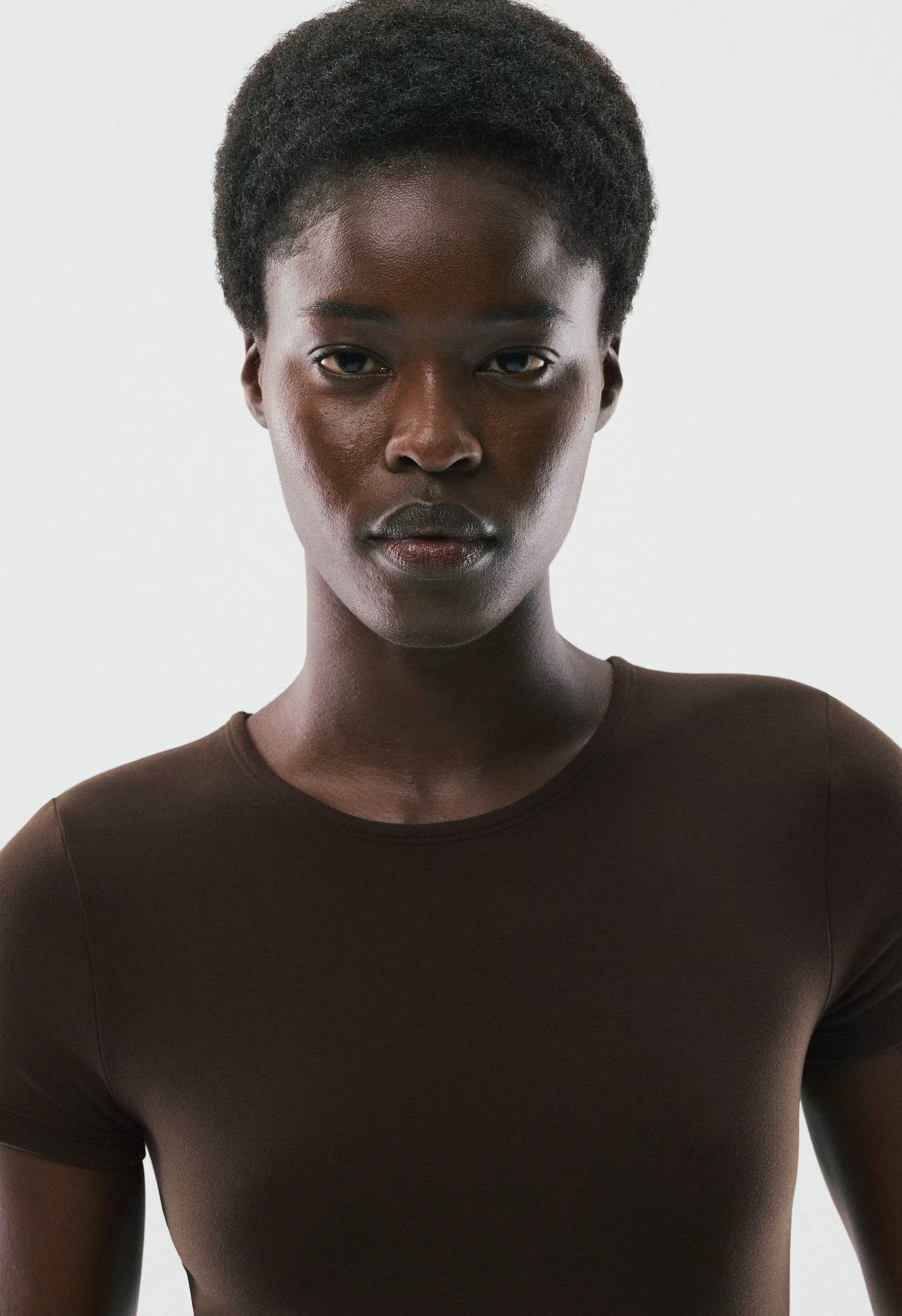BUTTER Essential T-Shirt - CACAO NIB BROWN
