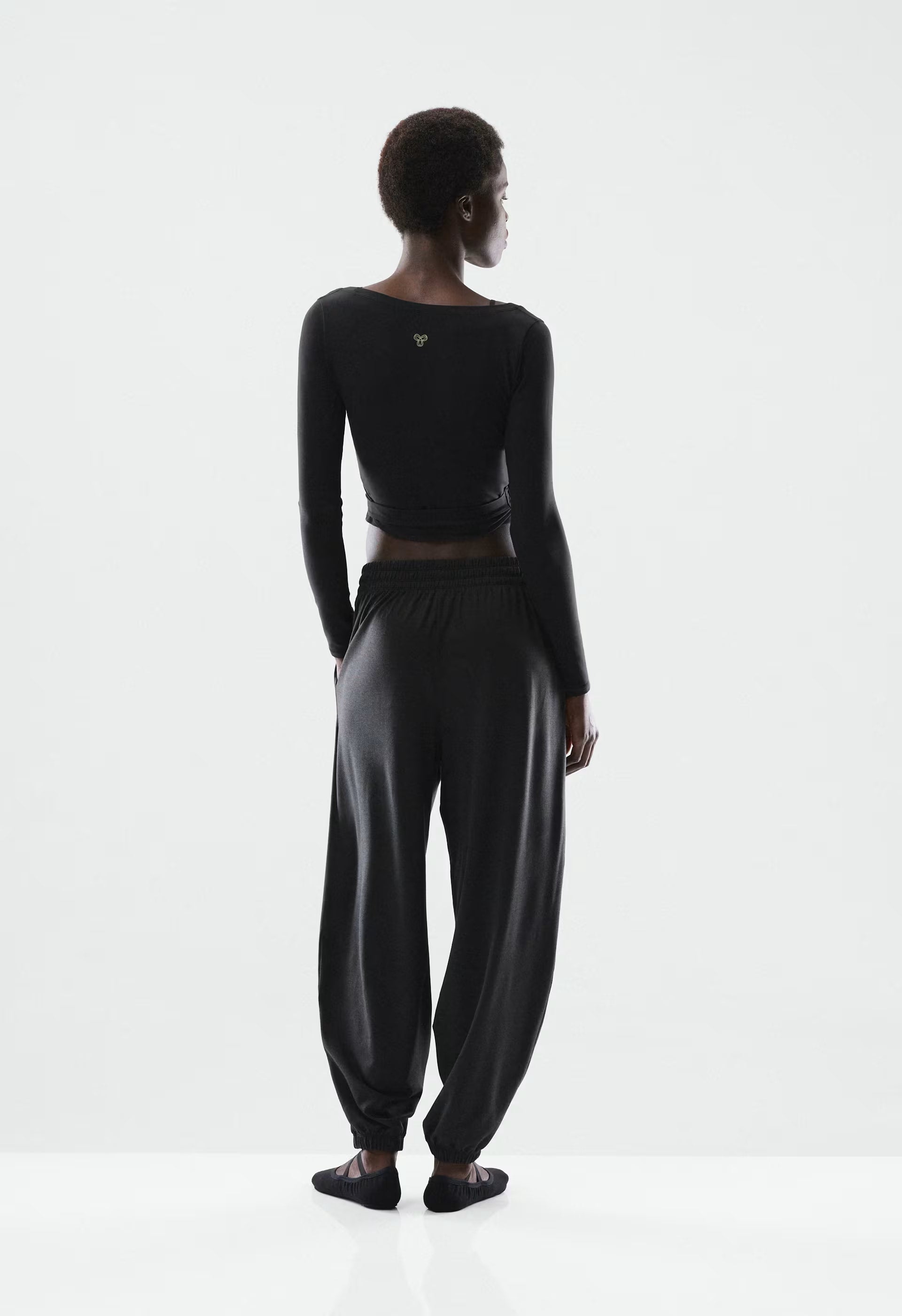 BUTTER Focal Wrap Longsleeve - BLACK