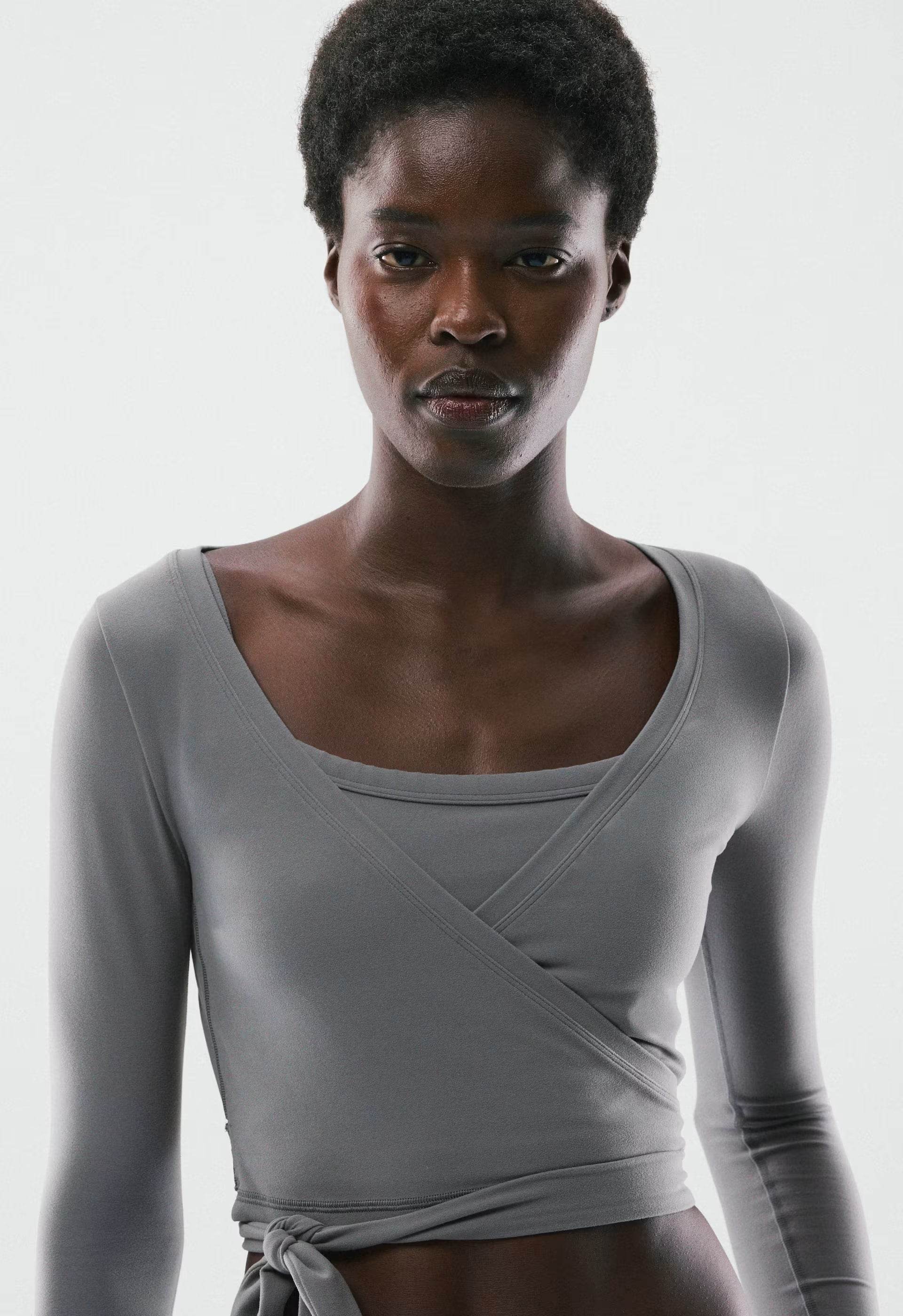 BUTTER Focal Wrap Longsleeve - DARK GREY