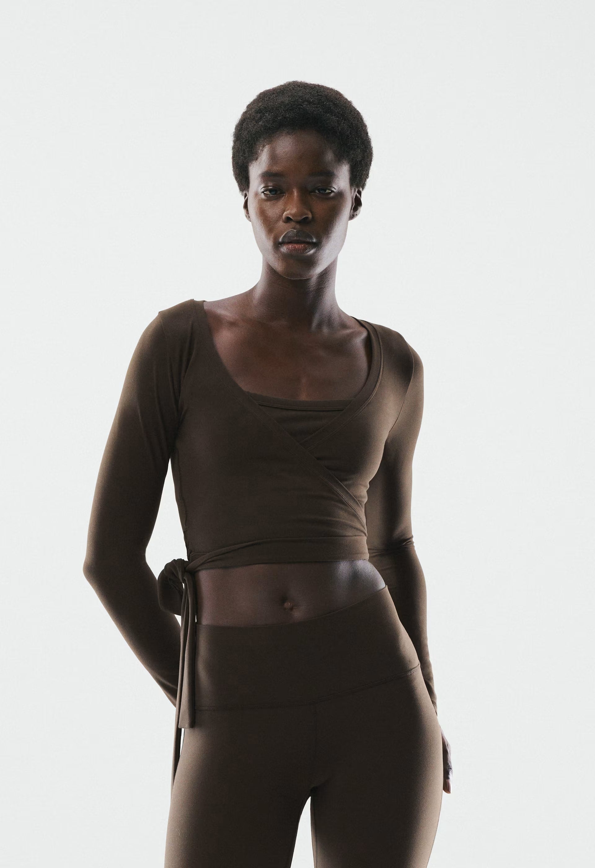 BUTTER Focal Wrap Longsleeve - CACAO NIB BROWN