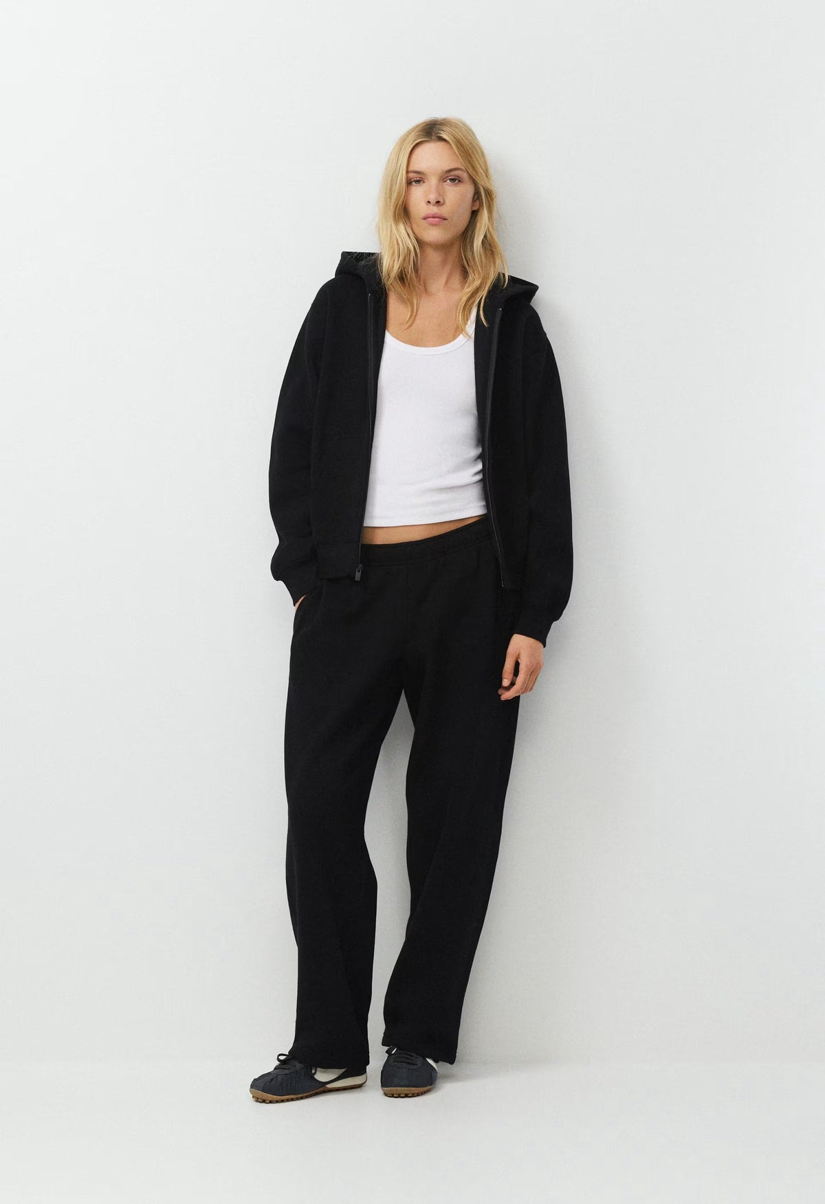 Cozy Sweatfleece Perfect Zip Hoodie - BLACK