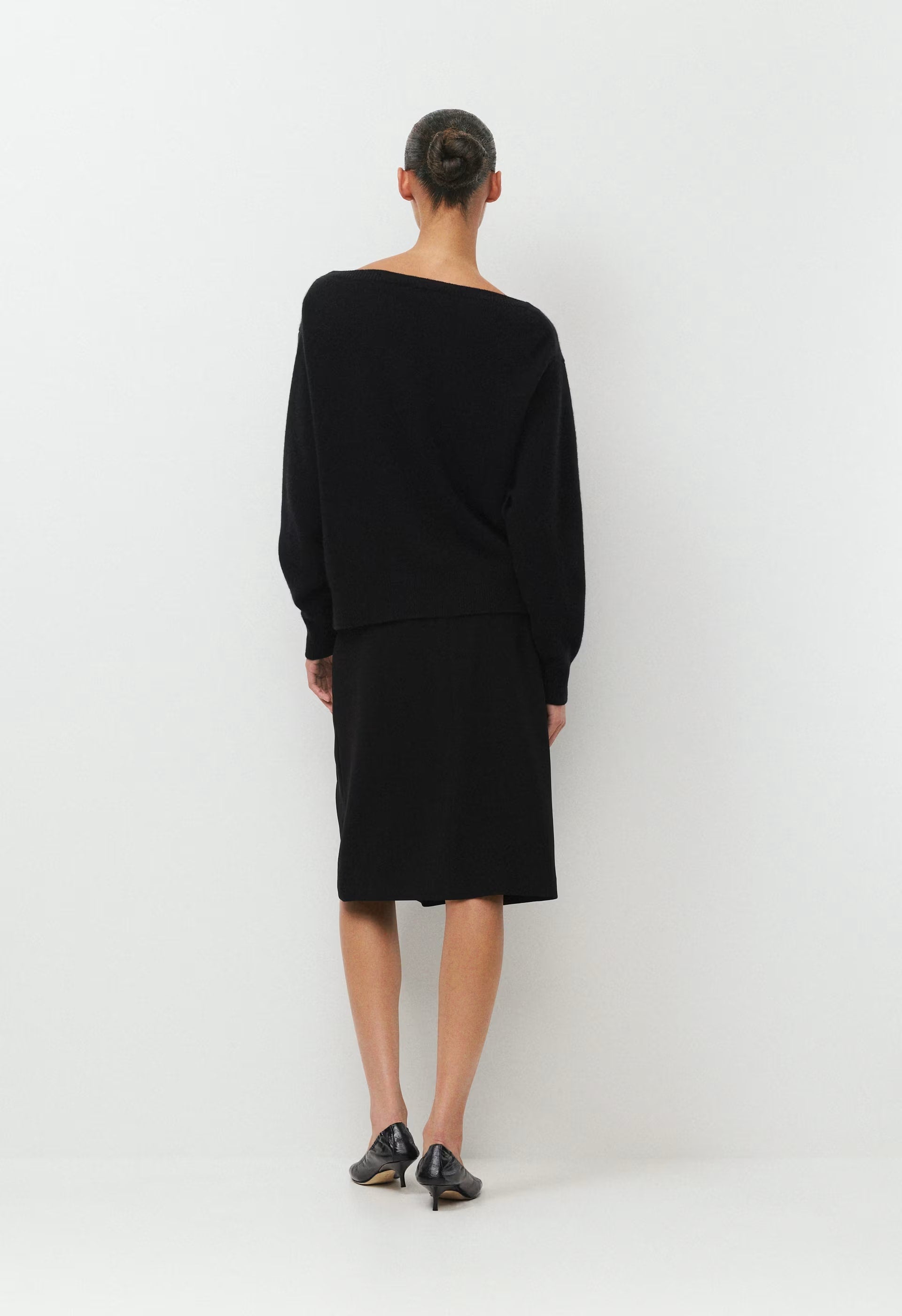 Essential Cashmere Nuance Sweater - BLACK
