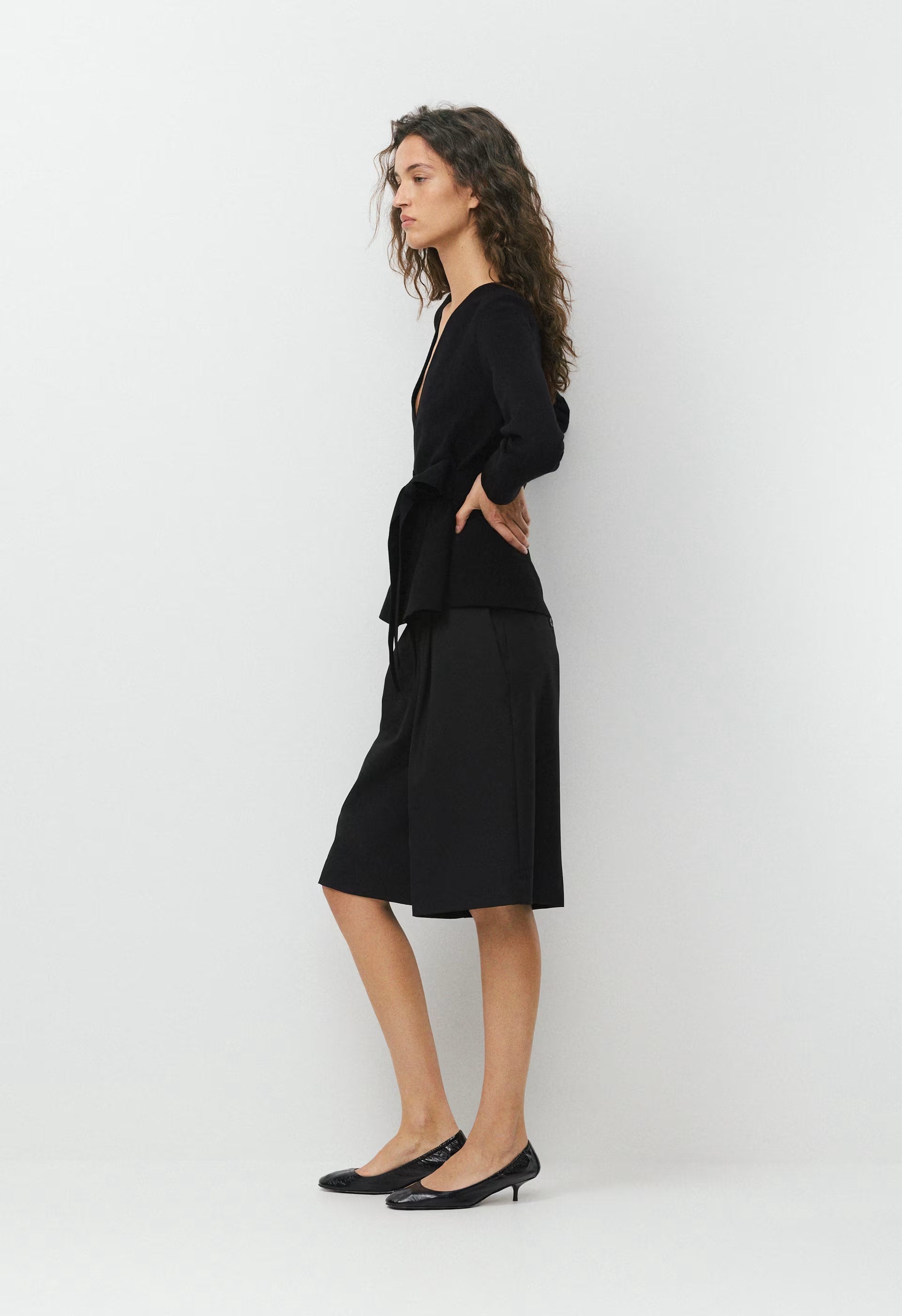 Commuro Cardigan - Wonder Yarn - BLACK