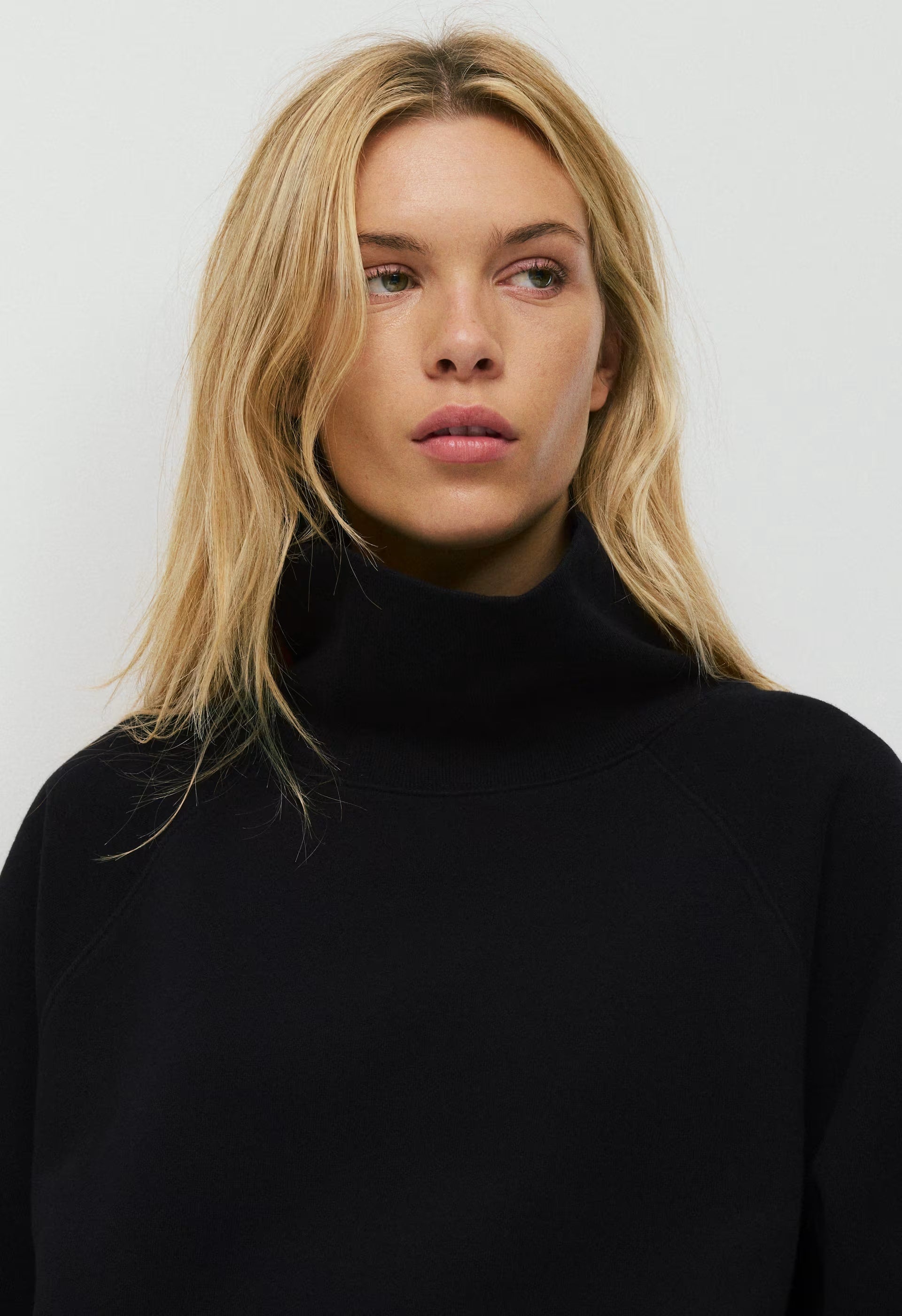 Cozy Sweatfleece Mega Raglan™ Funnel Neck - BLACK