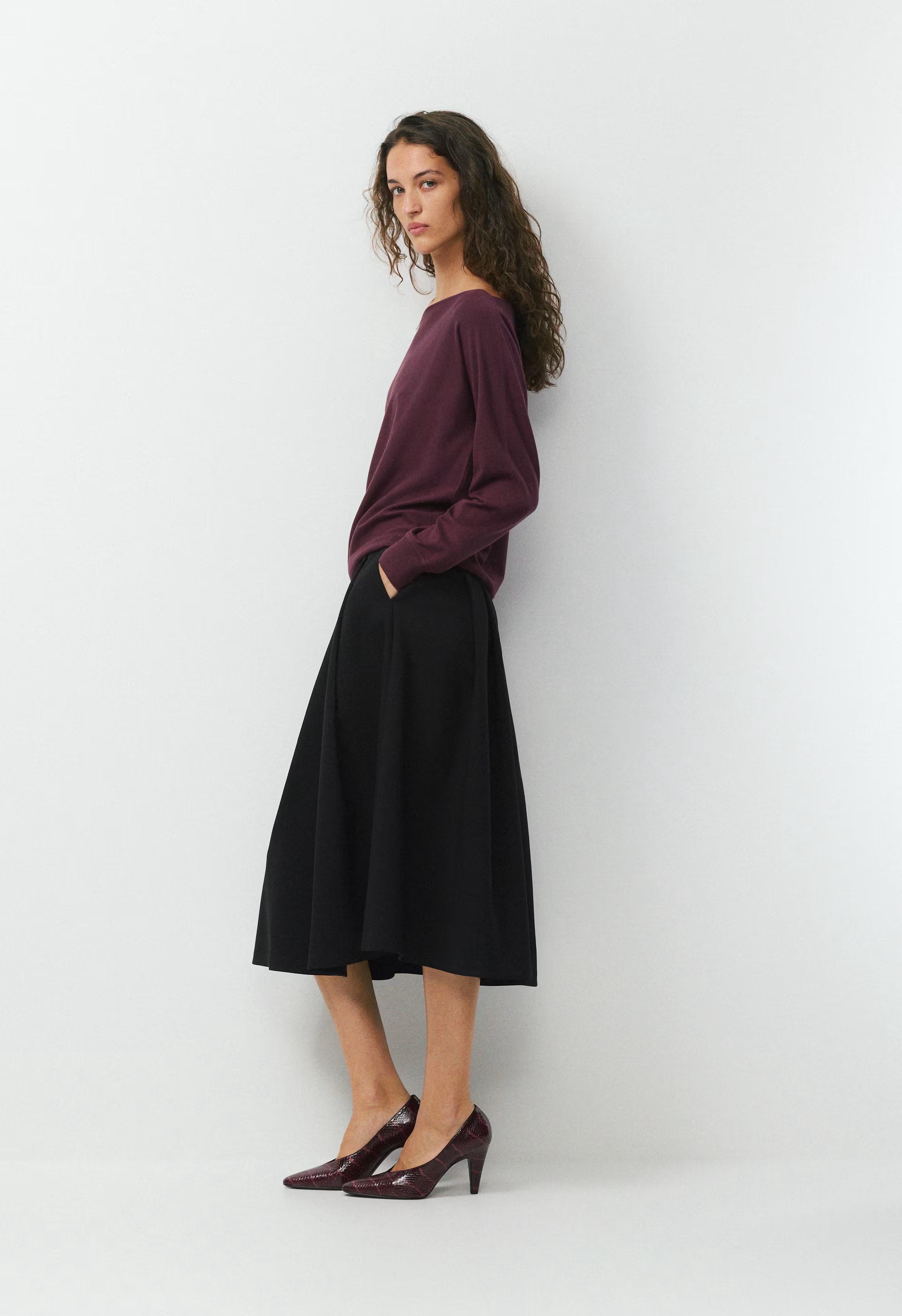 Inspiration Sweater - Wonder Yarn - GALA PLUM