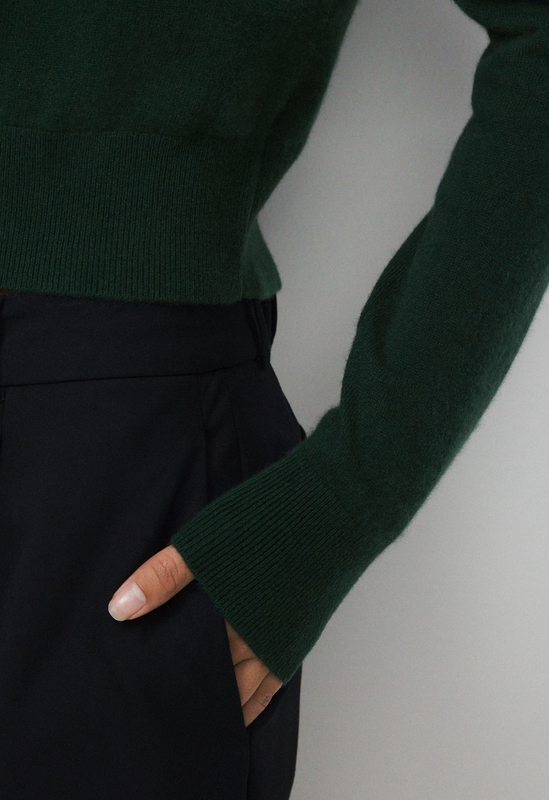 Bare Cashmere Showcase Sweater - FIGTREE GREEN