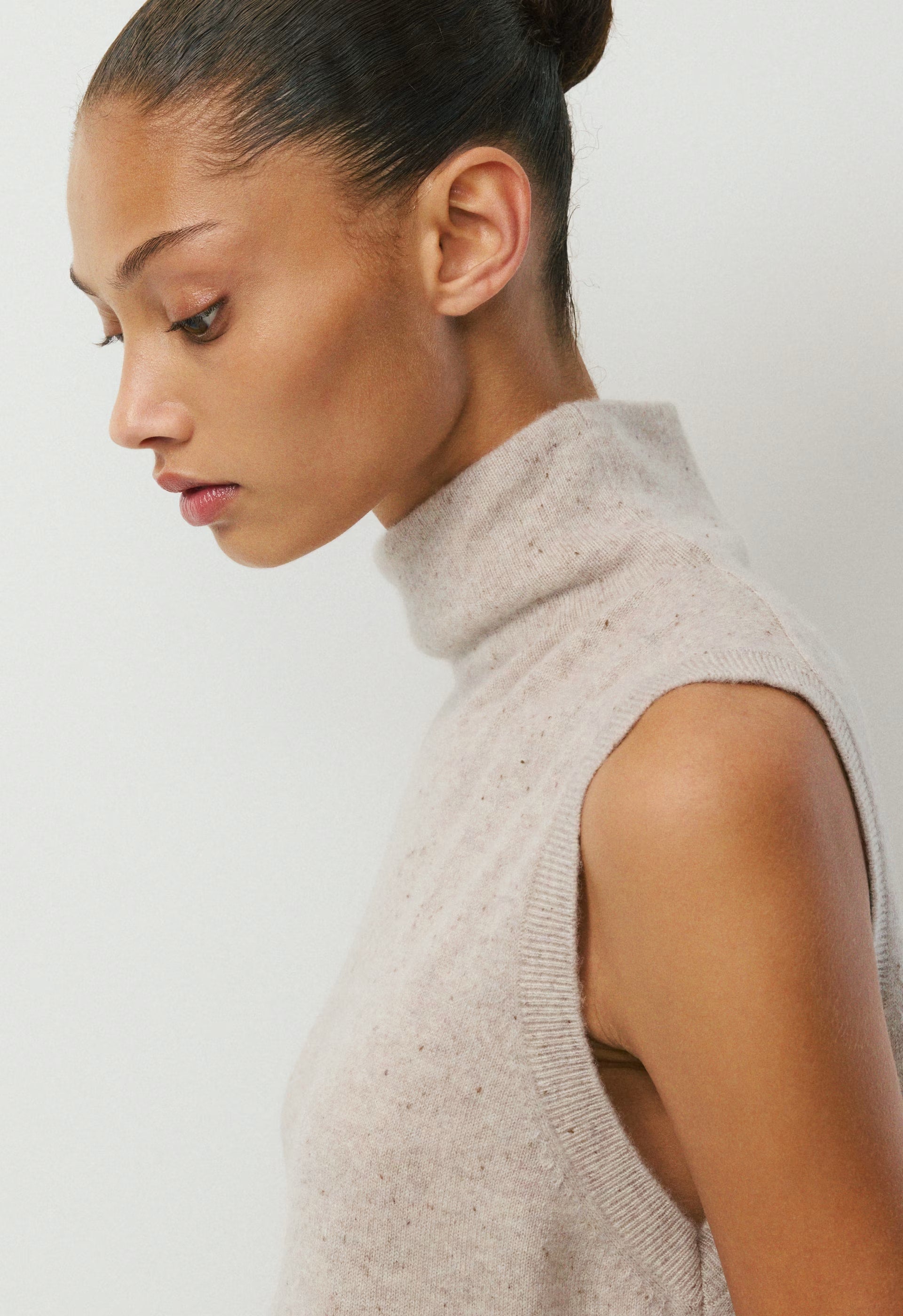 Bare Cashmere Opus Mockneck - SPECKLED MRCN BEIGE
