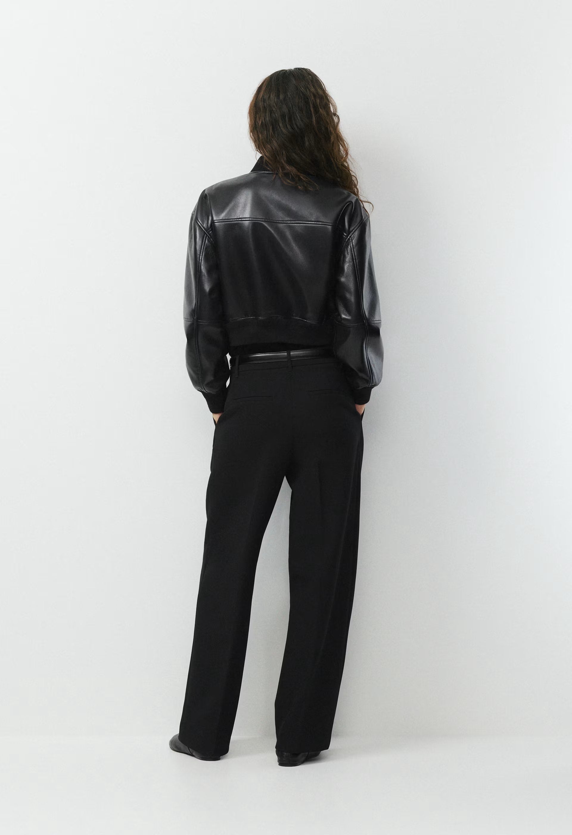 Synergy Bomber - UnReal Leather - BLACK