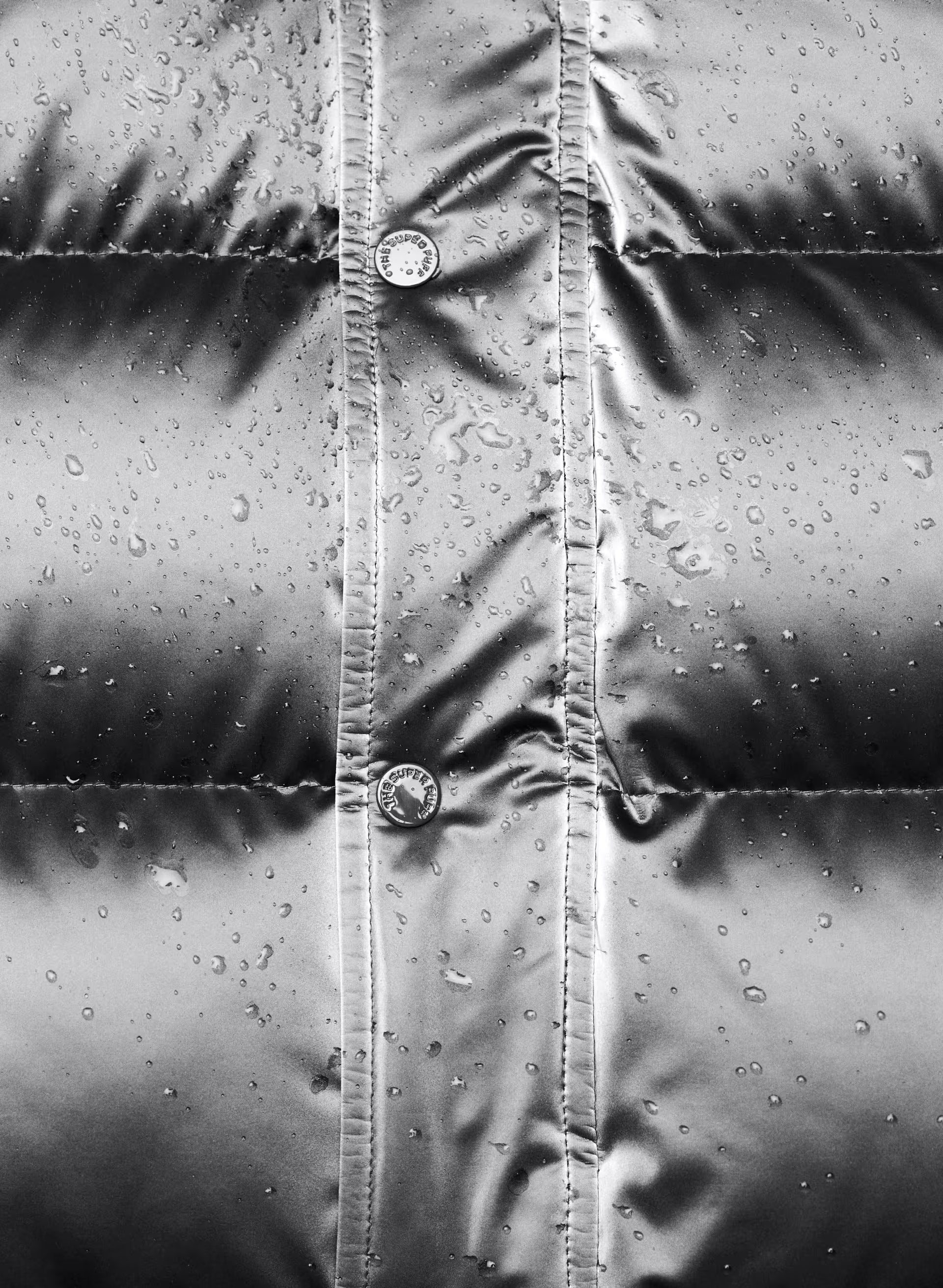 The Super Puff™ Shorty - Liquid Shine - ELEGANT CHARCOAL
