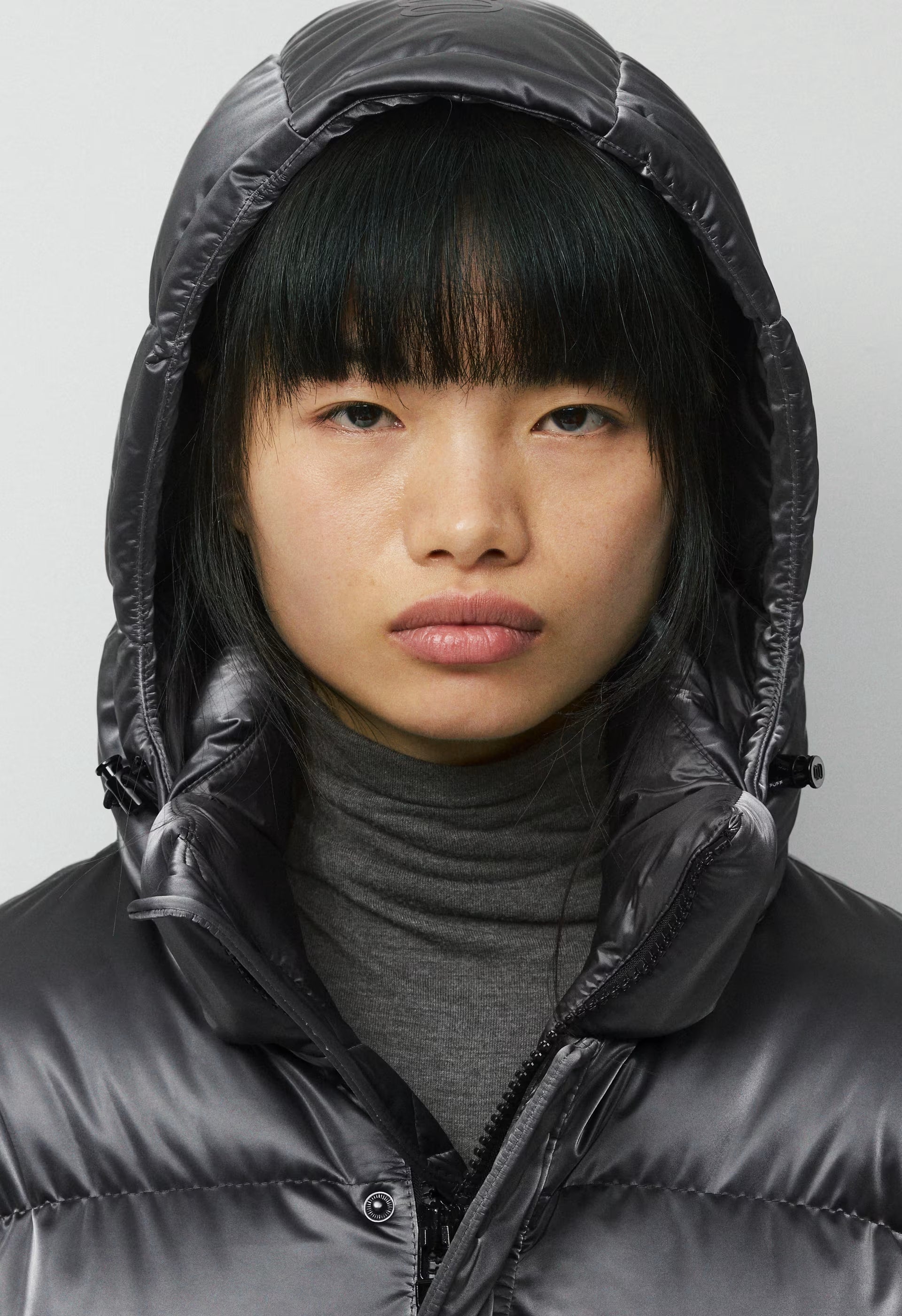 The Super Puff™ Shorty - Liquid Shine - ELEGANT CHARCOAL
