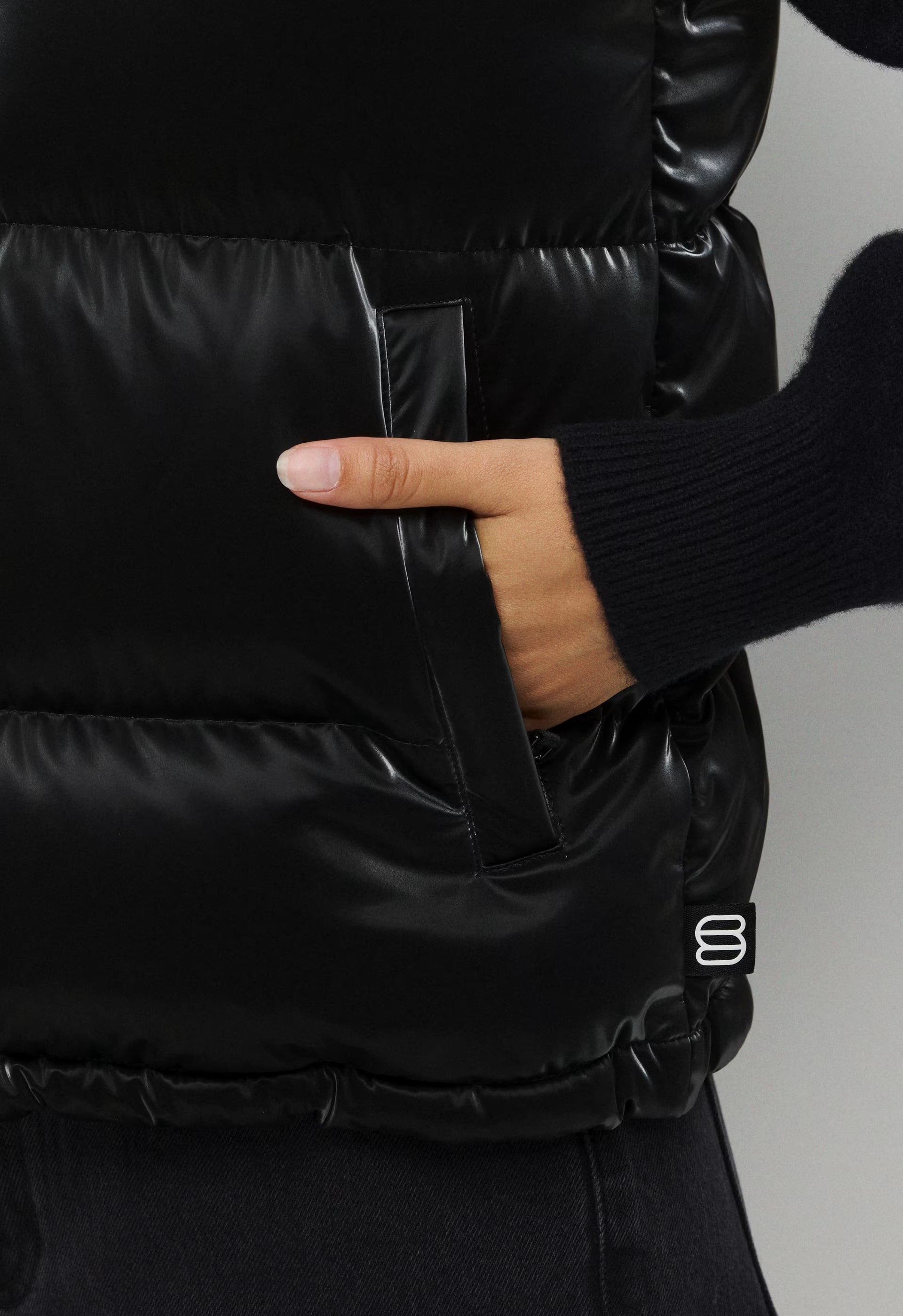The Super Puff™ Vest - Liquid Shine - BLACK
