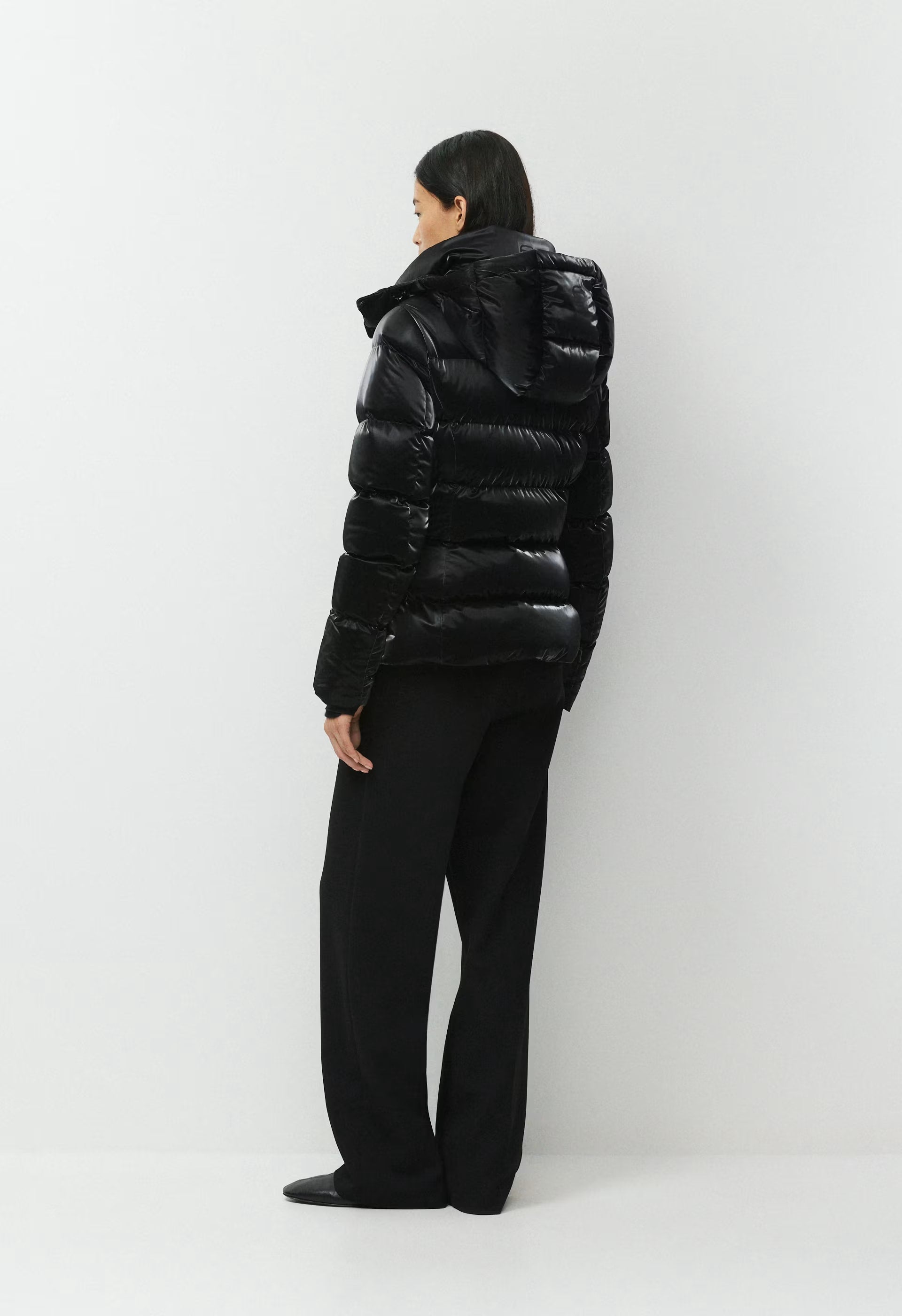 The SuperSnug Puff™ - Liquid Shine - BLACK