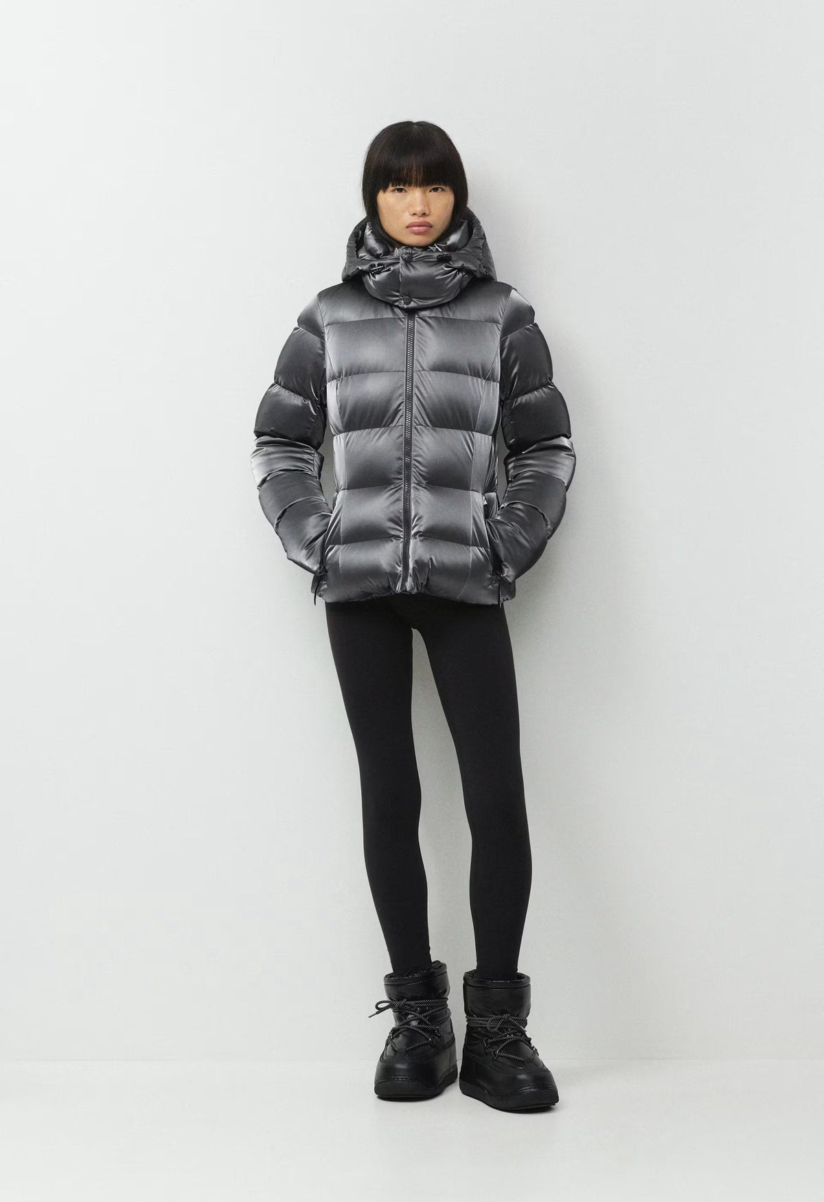 The SuperSnug Puff™ - Liquid Shine - ELEGANT CHARCOAL