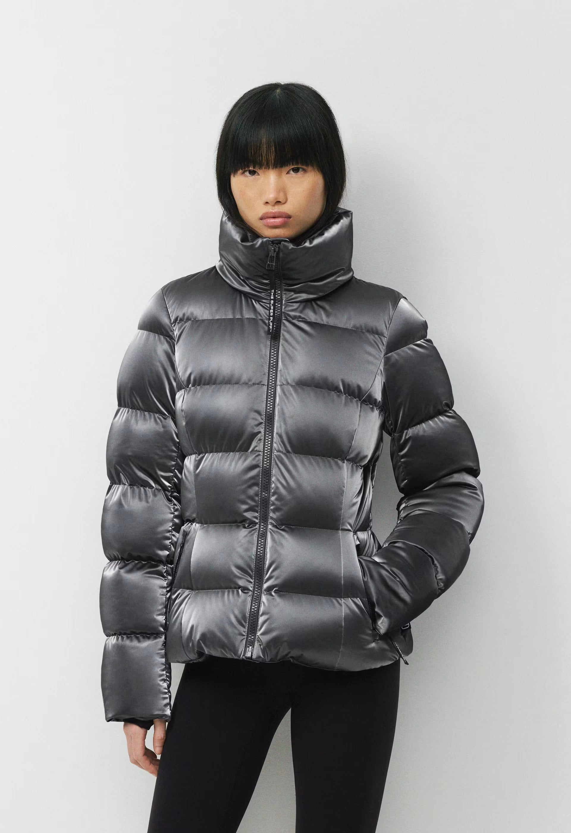 The SuperSnug Puff™ - Liquid Shine - ELEGANT CHARCOAL