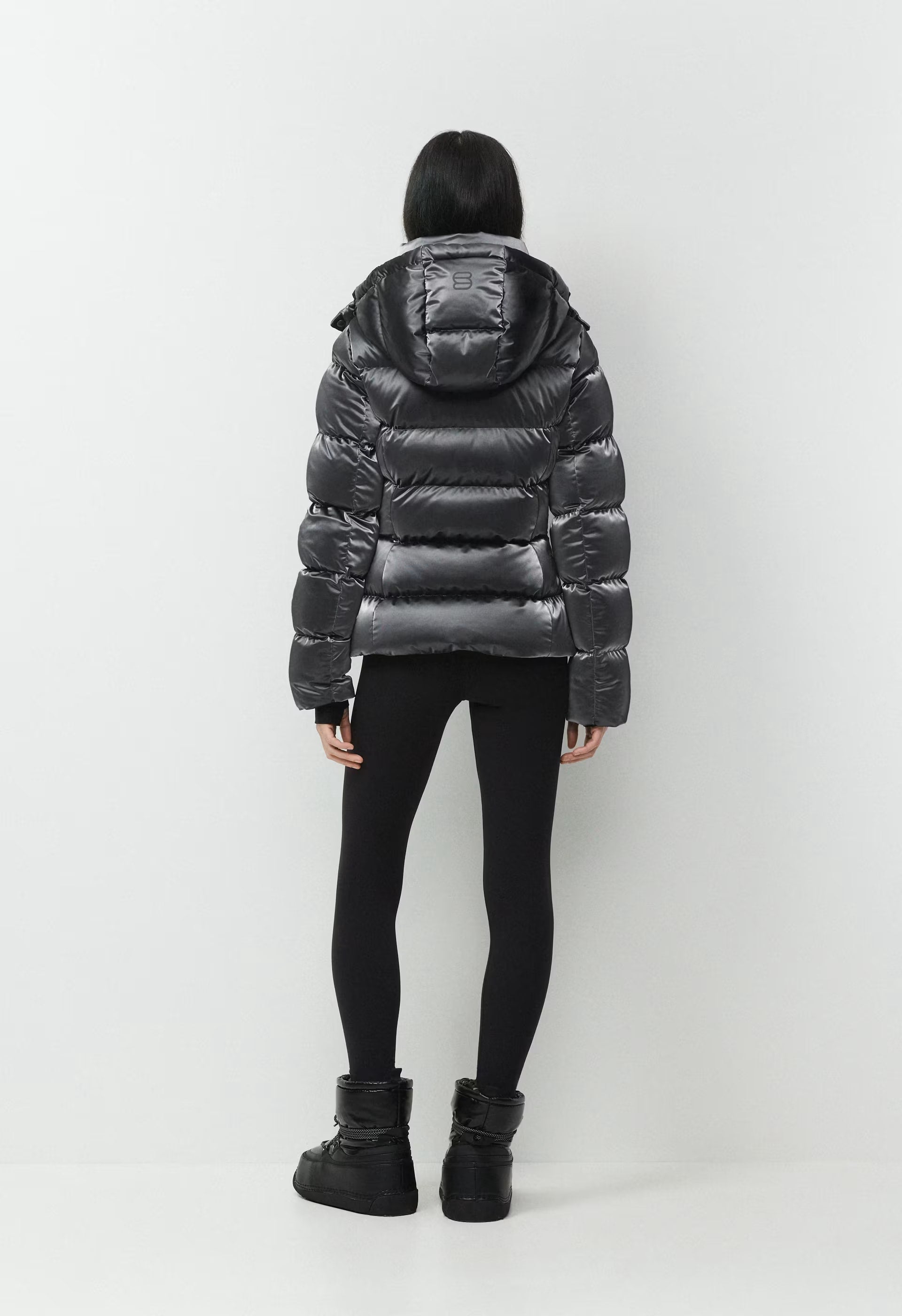 The SuperSnug Puff™ - Liquid Shine - ELEGANT CHARCOAL