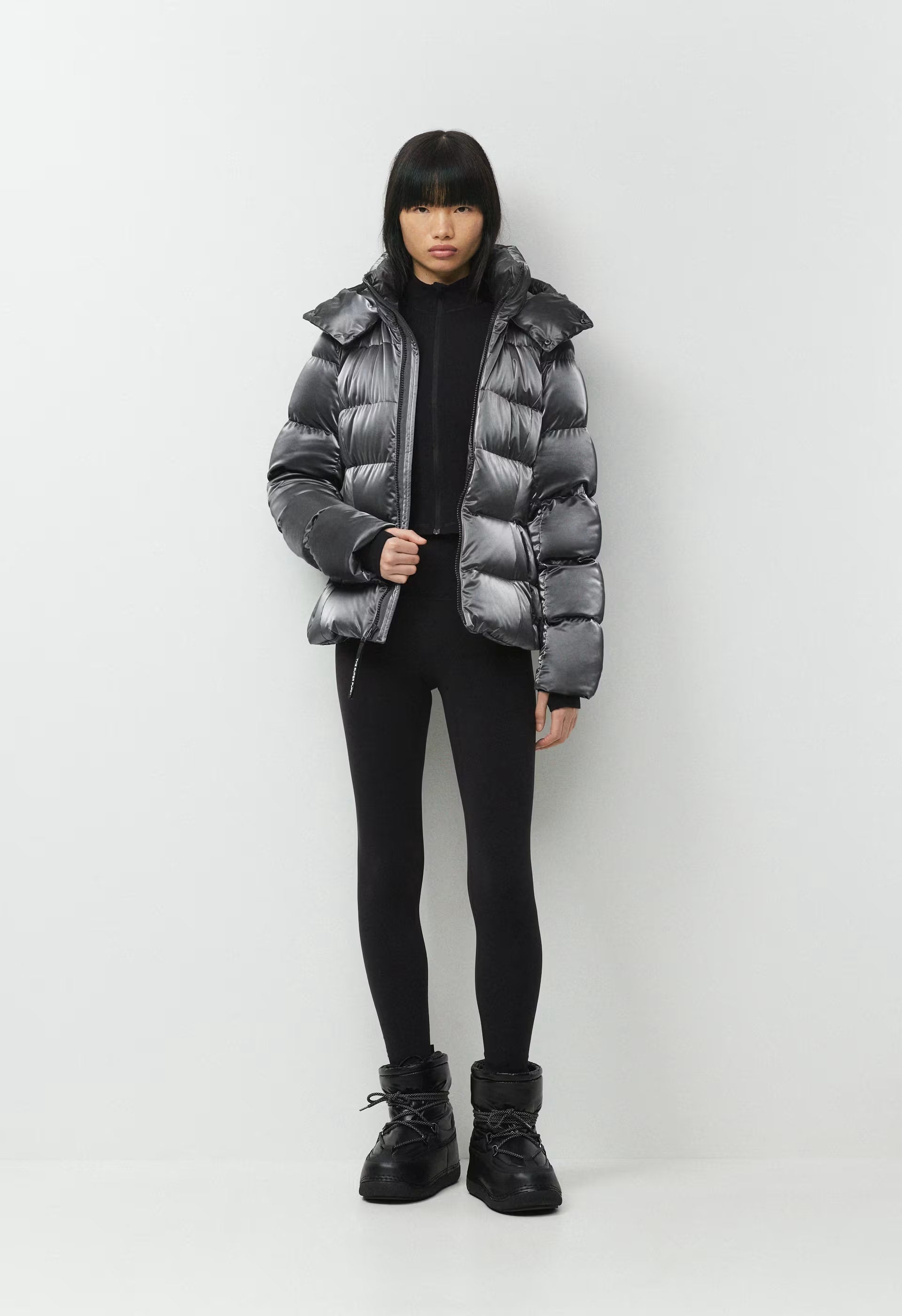 The SuperSnug Puff™ - Liquid Shine - ELEGANT CHARCOAL