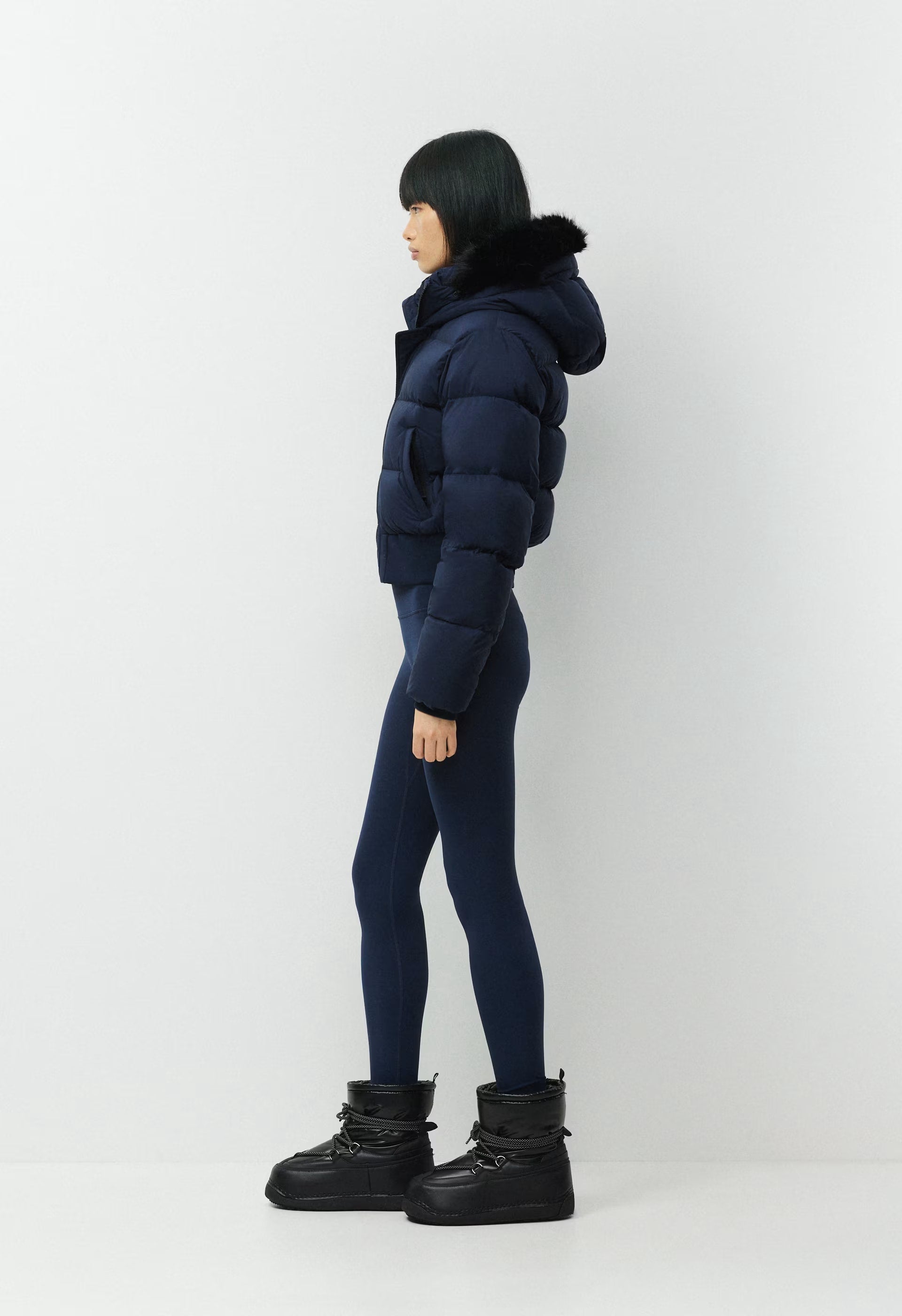 The Super Chalet Puff™ - cliMATTE™ - ADMIRAL NAVY/ BLACK