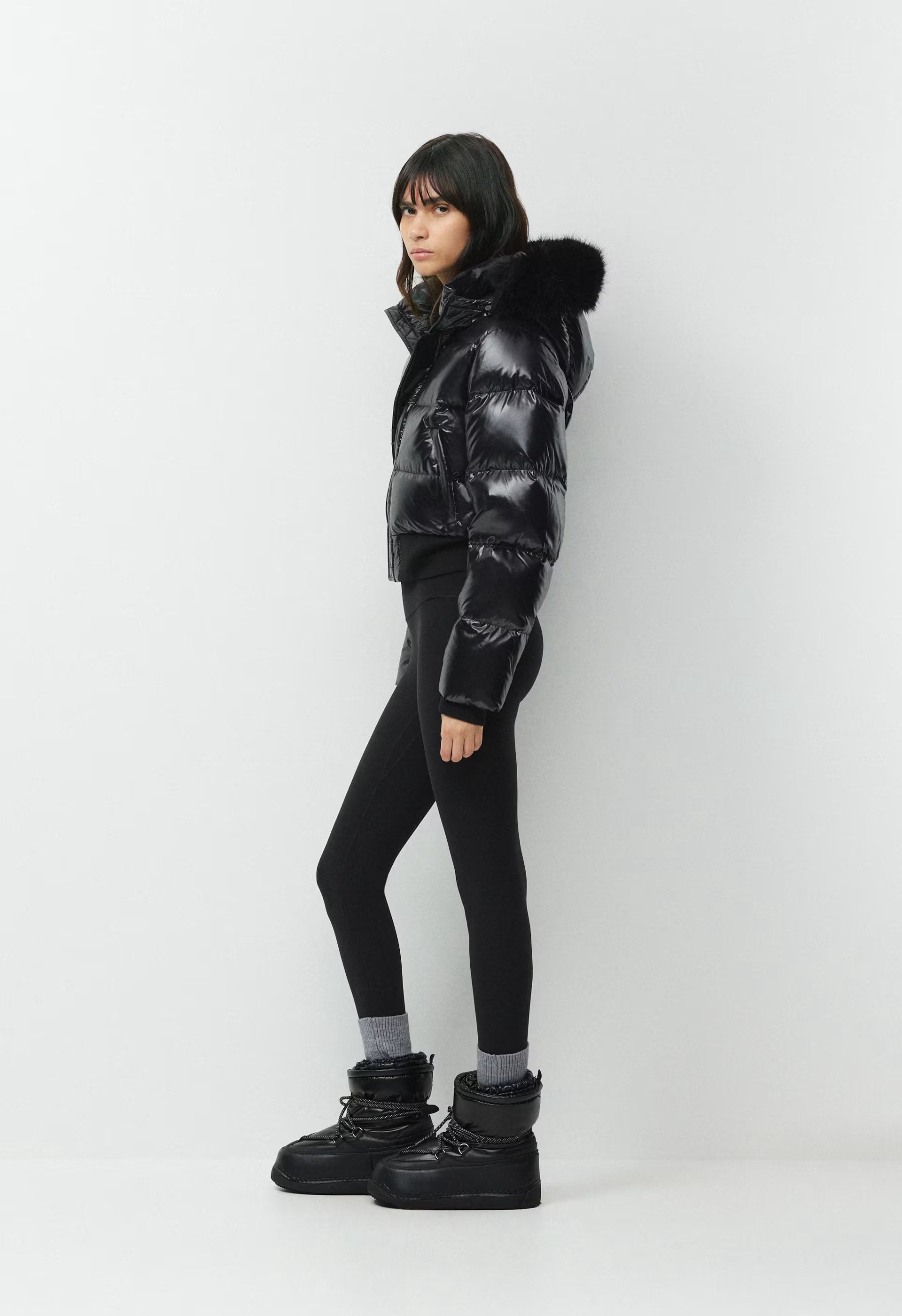 The Super Chalet Puff™ - Hi-Gloss - BLACK/BLACK