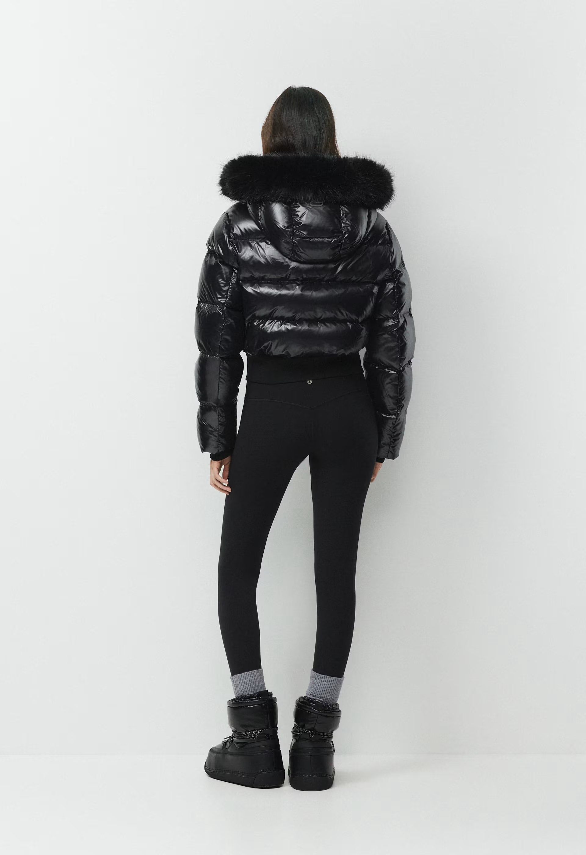 The Super Chalet Puff™ - Hi-Gloss - BLACK/BLACK