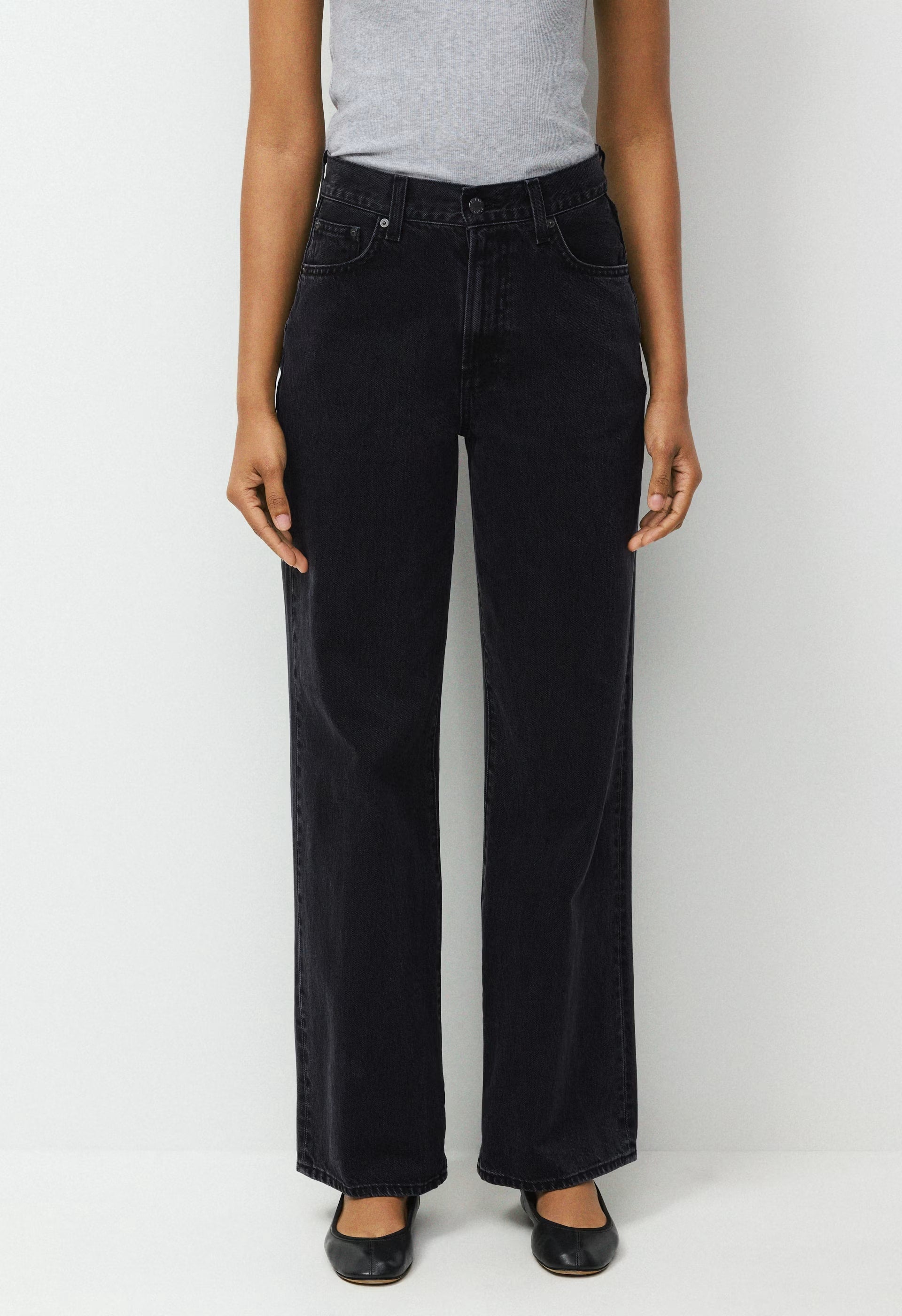 Denim Forum The Farrah Hi-Rise Wide Jean - BLACK EYELINER