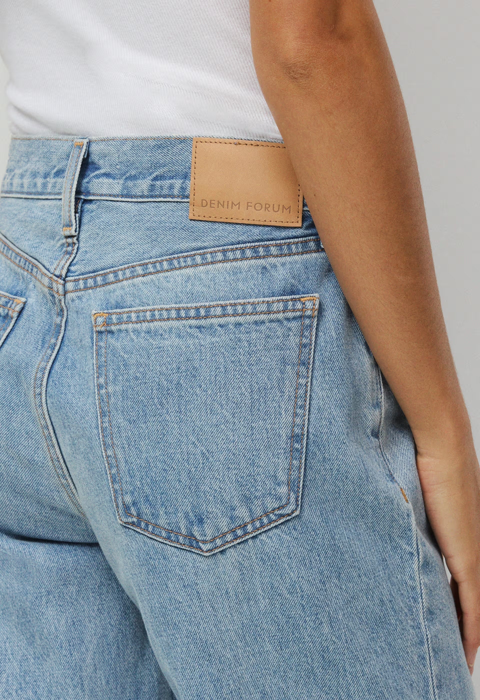 Denim Forum The Farrah Lo-Rise Wide Jean - 7 YRS BLEU TABOO