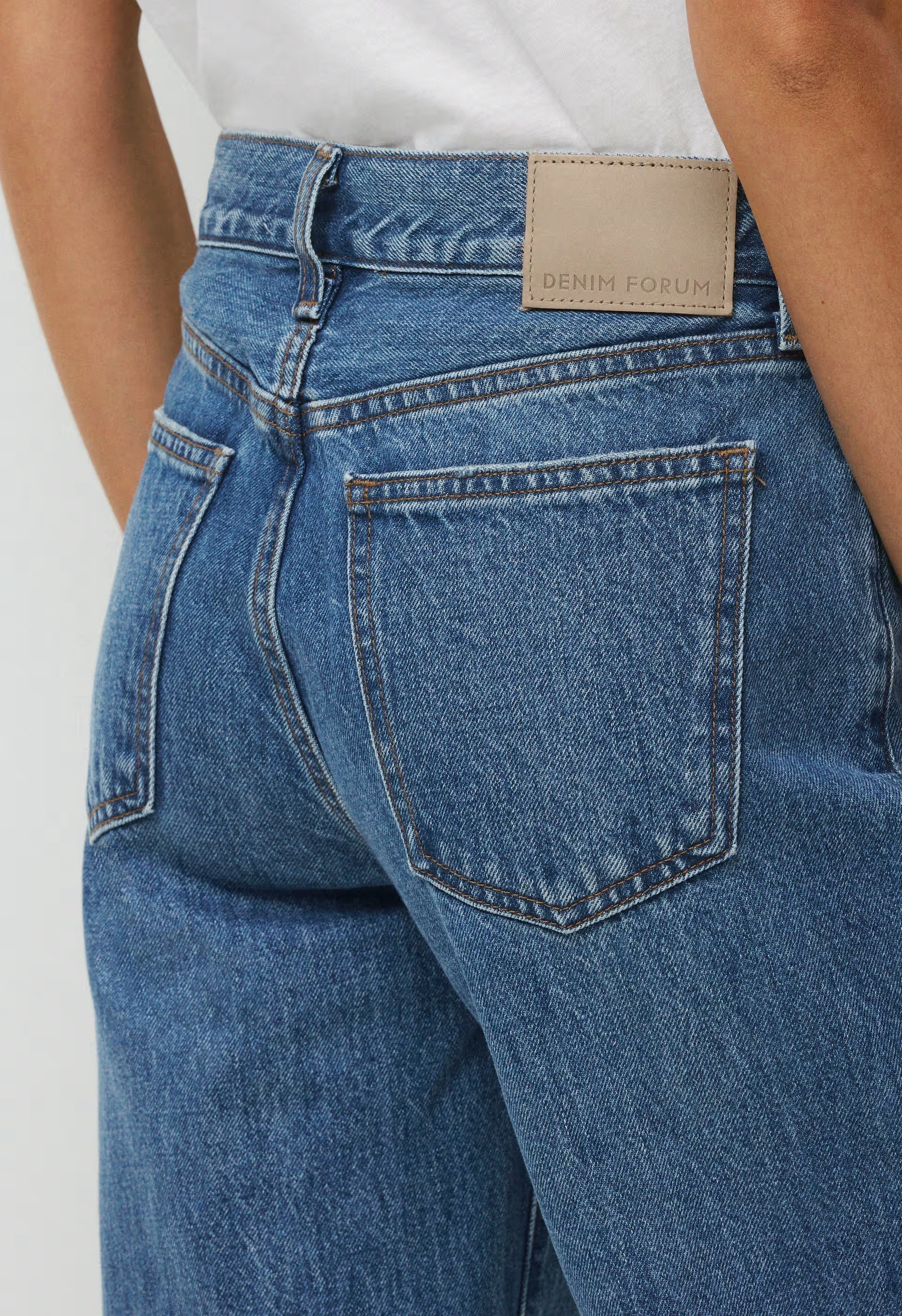 Denim Forum The Farrah Lo-Rise Wide Jean - 5 YRS KISS N TELL BLEU