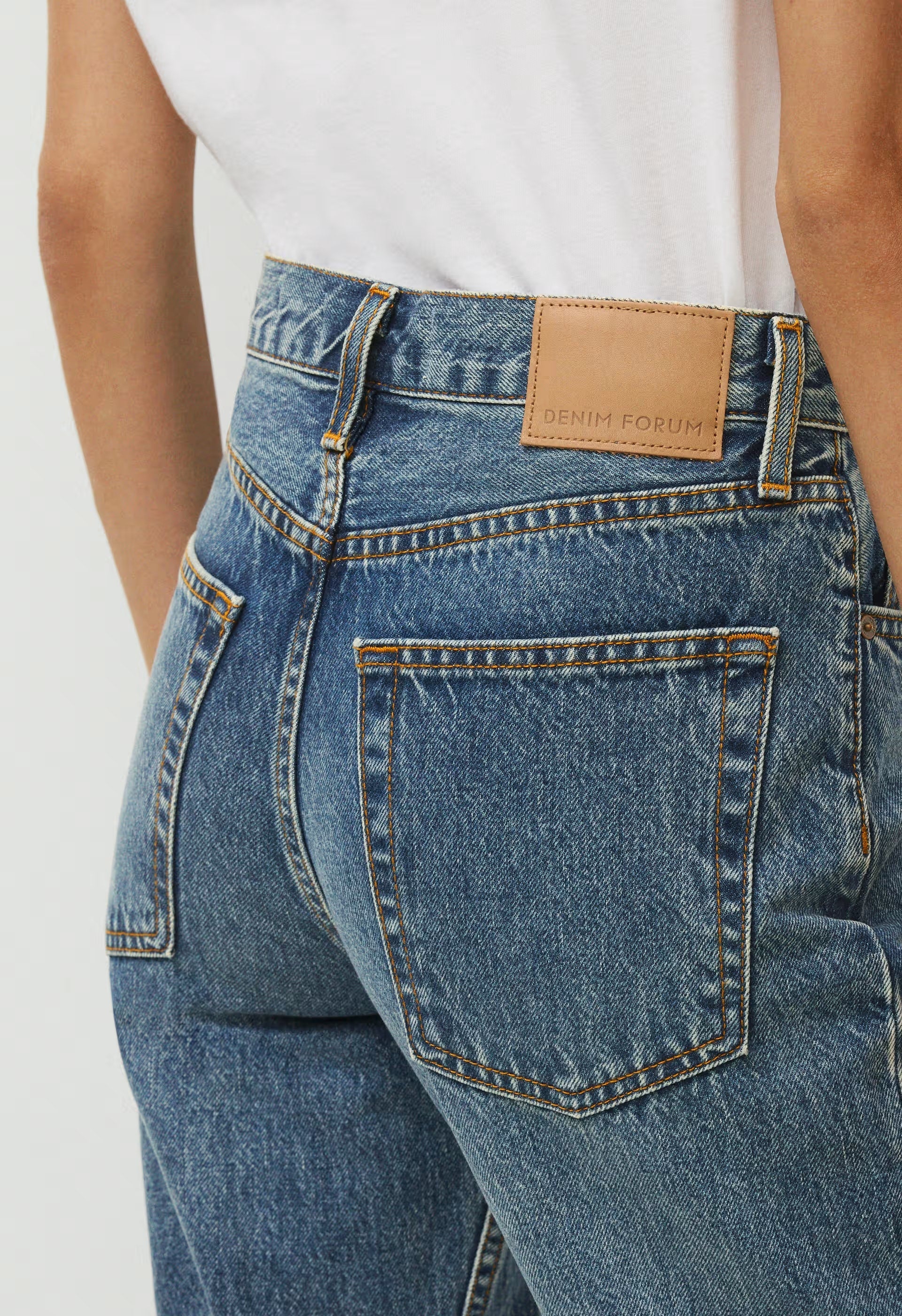 Denim Forum 004 Hi-Rise Straight Jean - VINTAGE MEDIUM BLUE