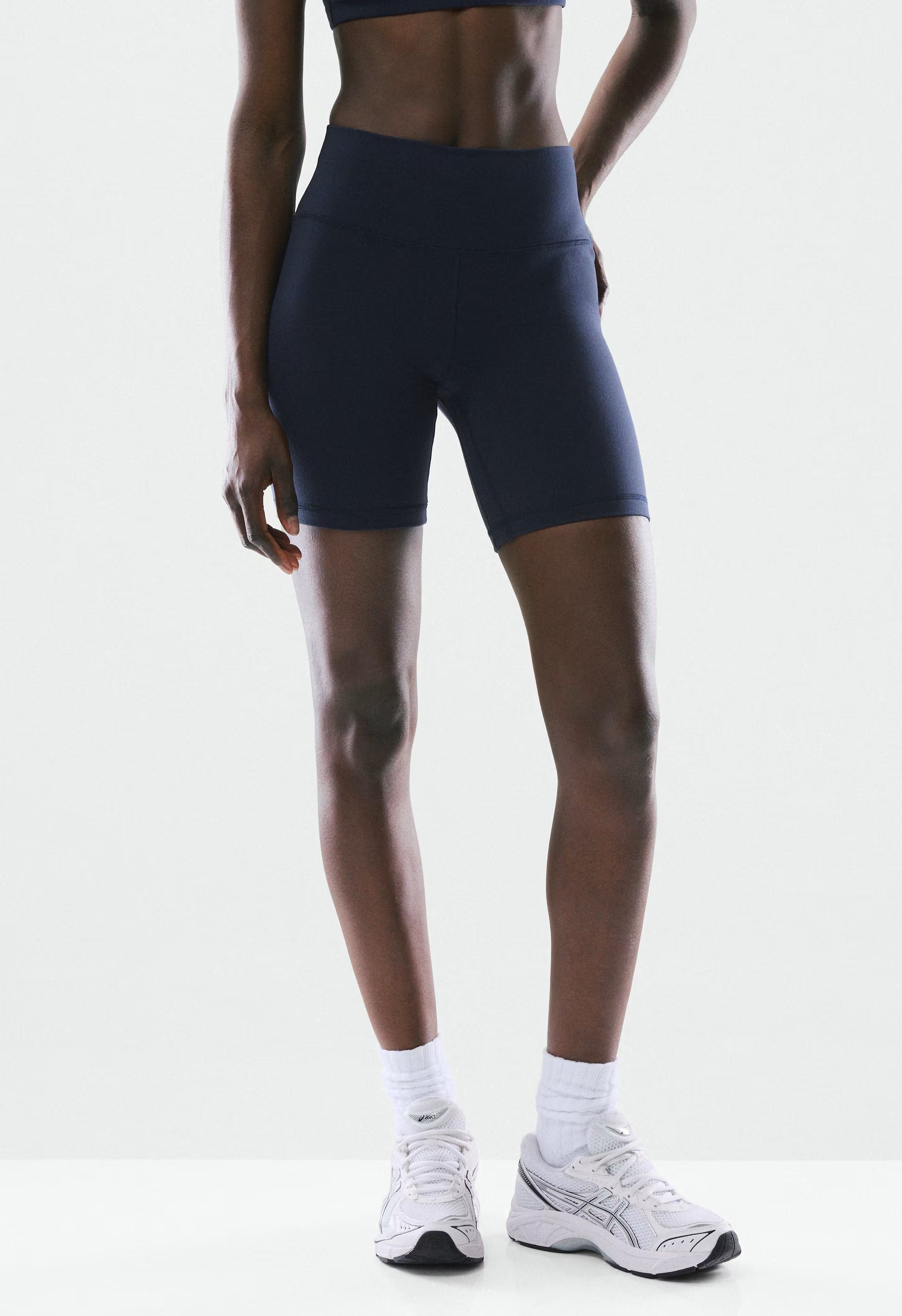 LIFE Atmosphere Hi-Rise 7 Short - BLACK