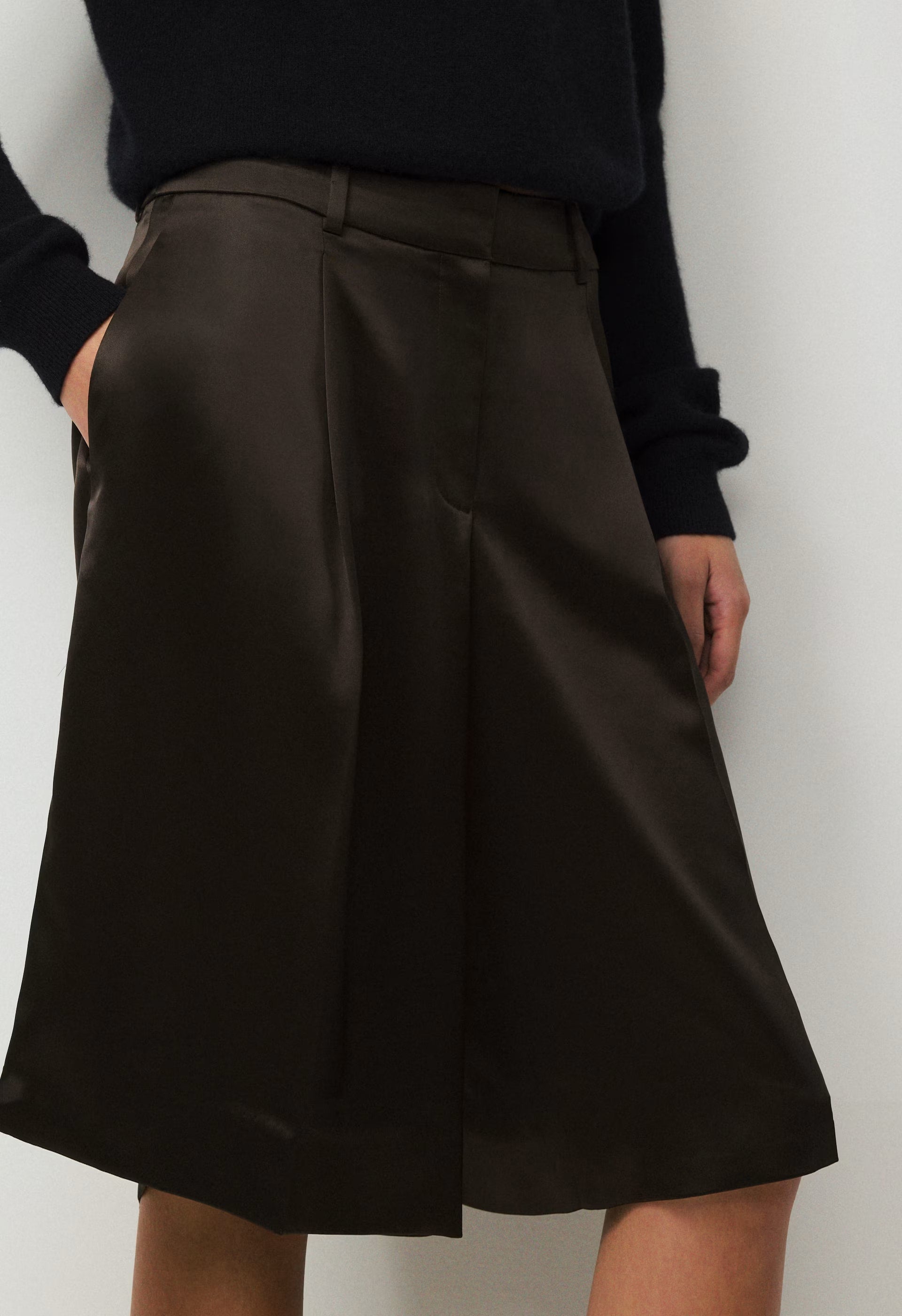 Touchpoint Satin Short - CACAO NIB BROWN