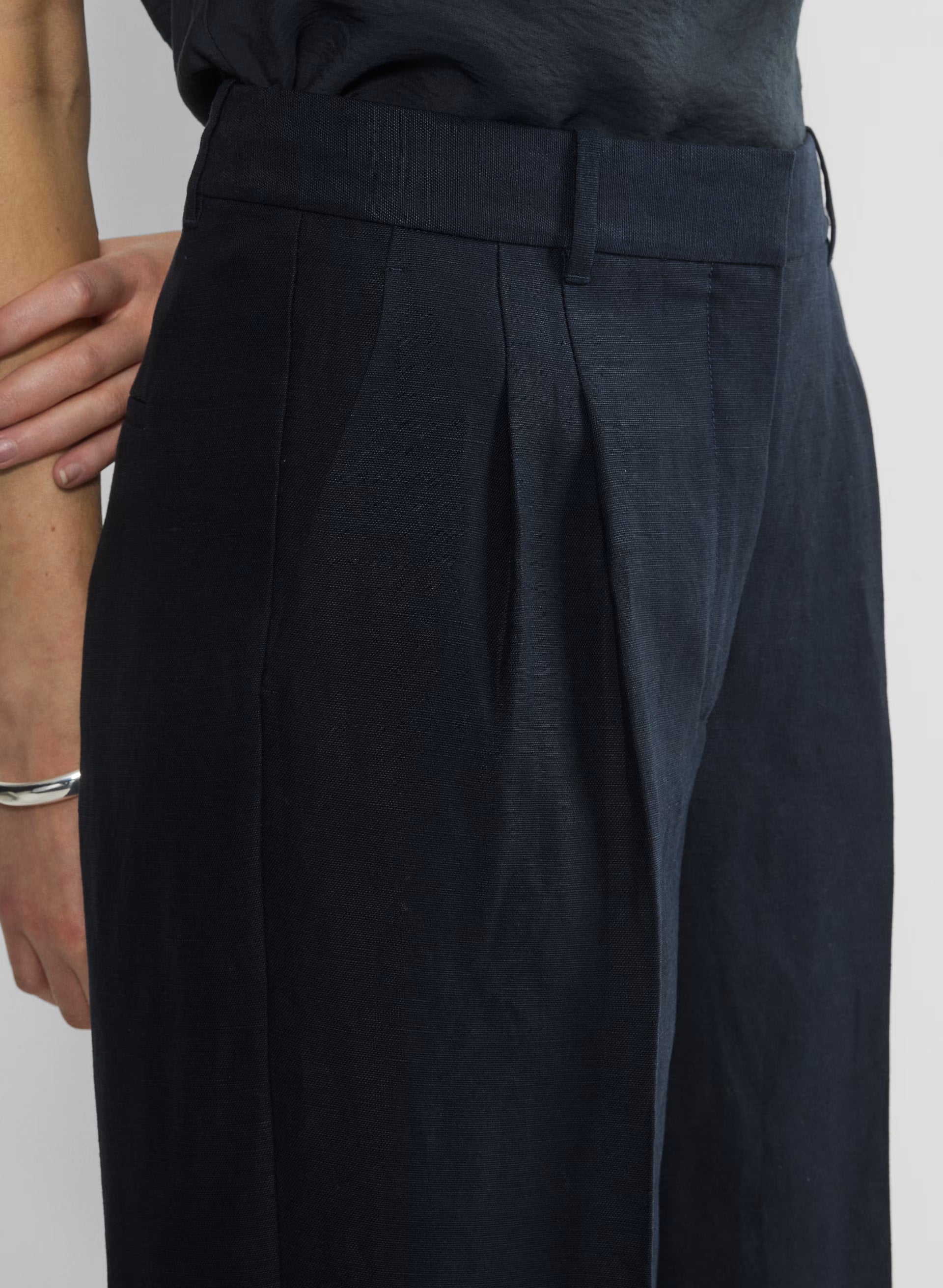 The Effortless Pant™ - CruiseLinen™ - DARK NIGHT NAVY