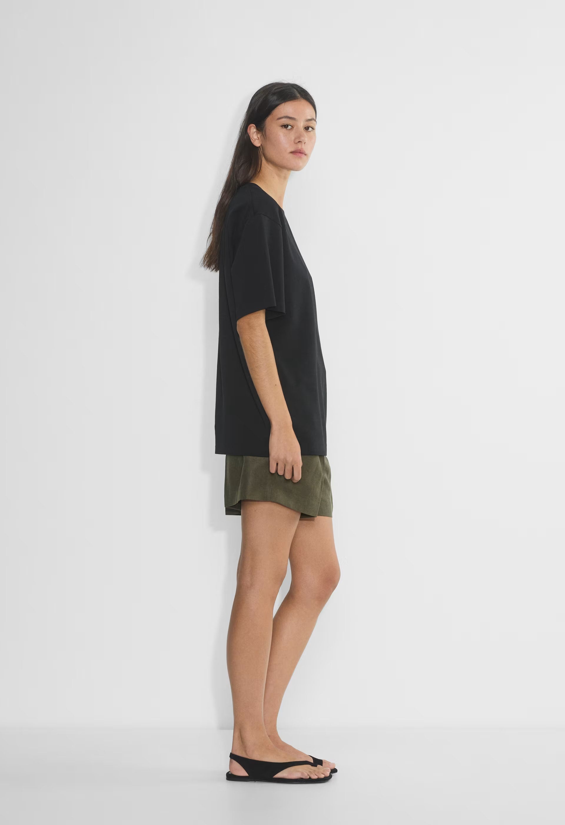 The Effortless Short™ Mid-Thigh - CruiseLinen™ - DARK OLIVE