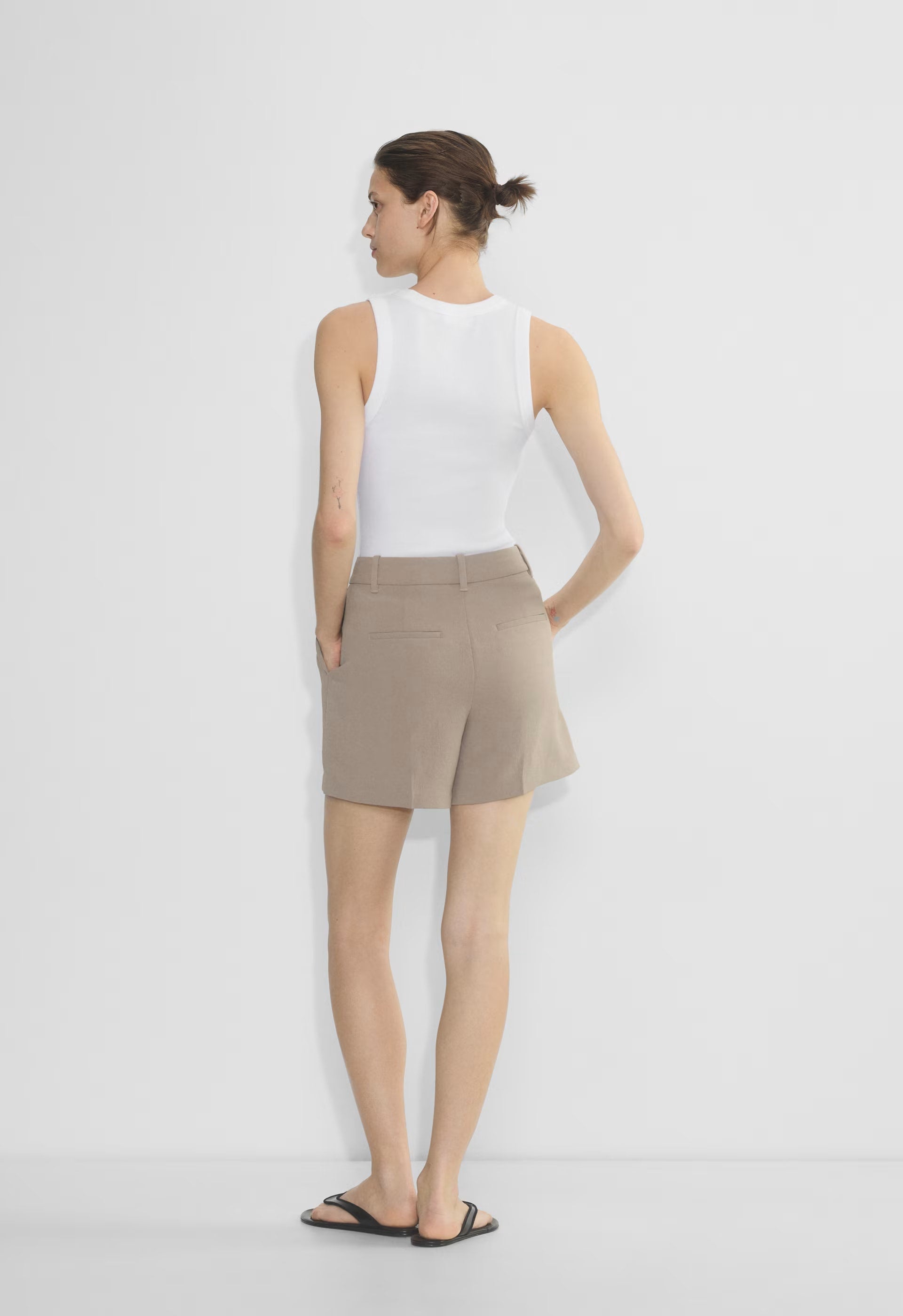 The Effortless Short™ Mid-Thigh - Crepette™ - NOMAD TAUPE