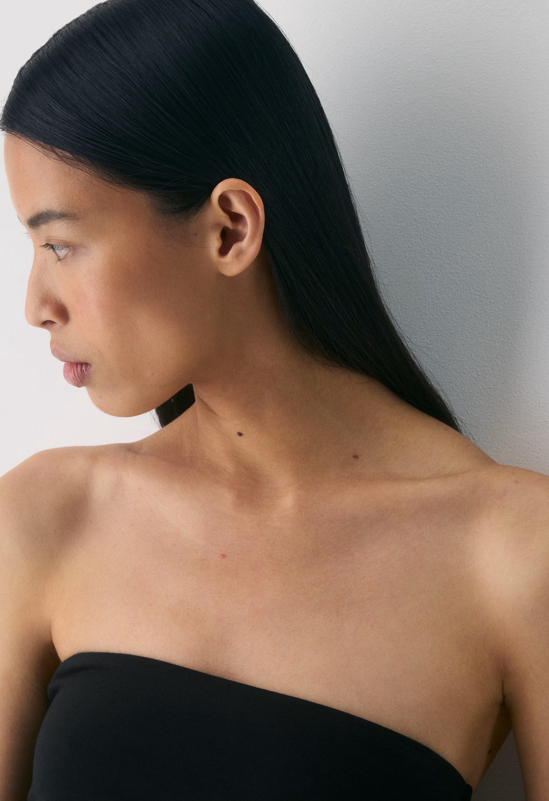 Casual Contour Hi-Hip Tube Top - BLACK