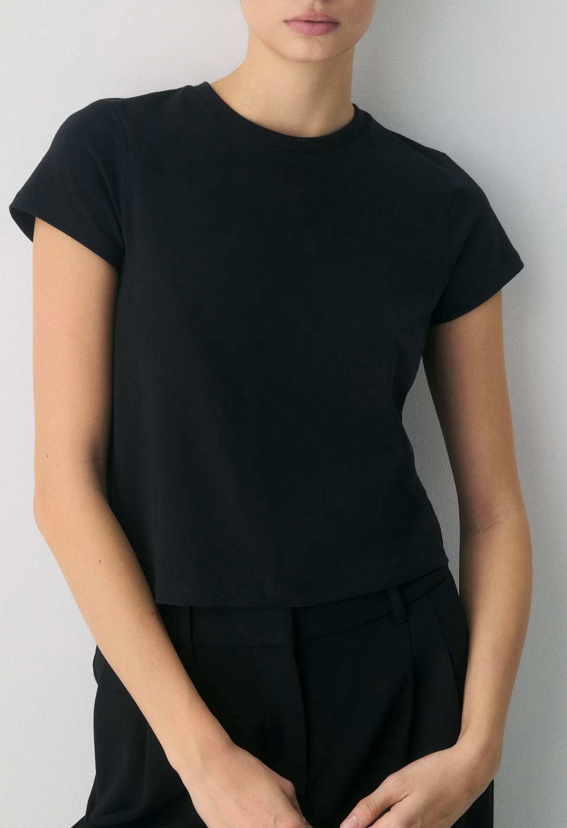 Key Cotton Eira T-Shirt - BLACK