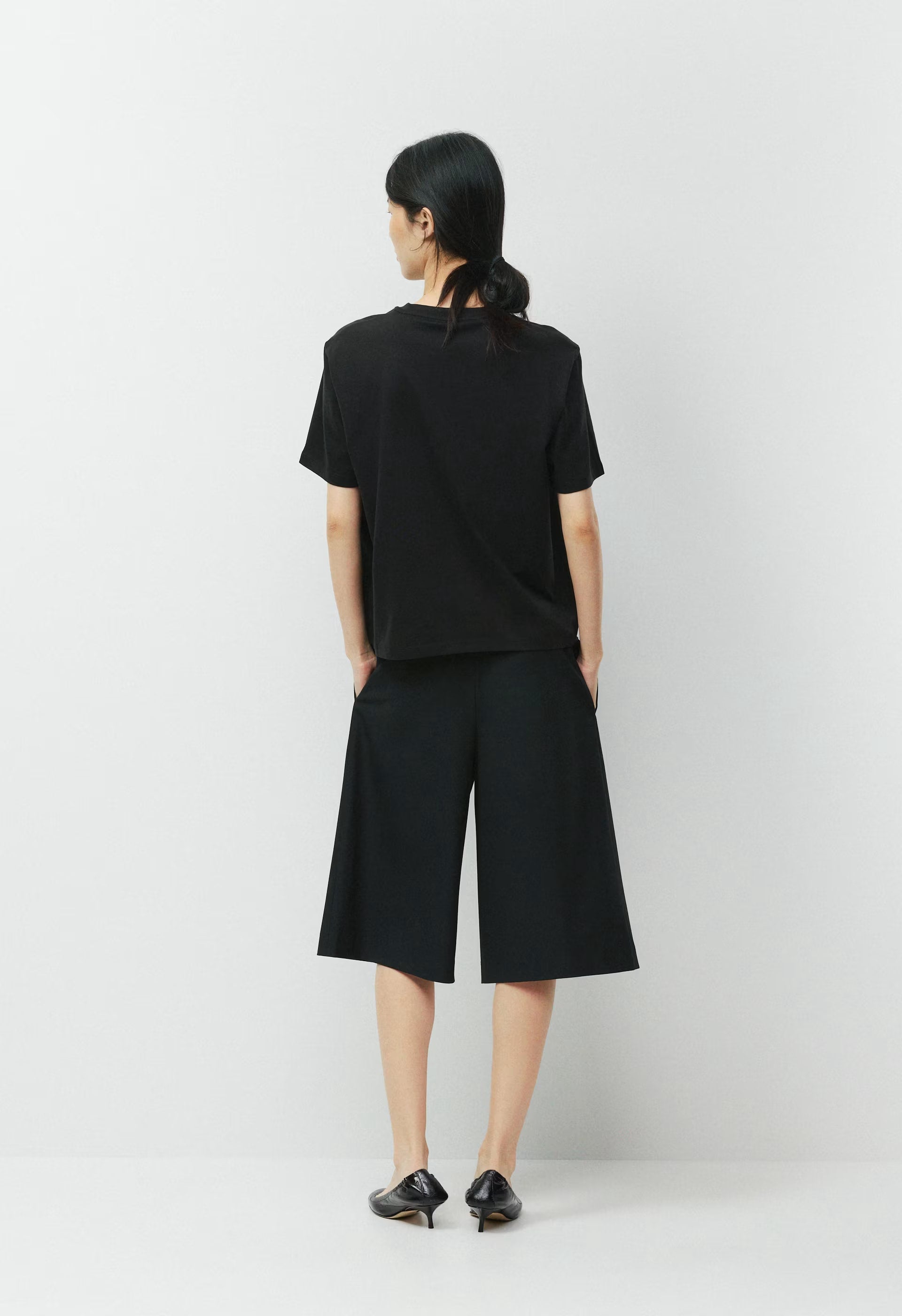 Key Cotton Thessa T-Shirt - BLACK
