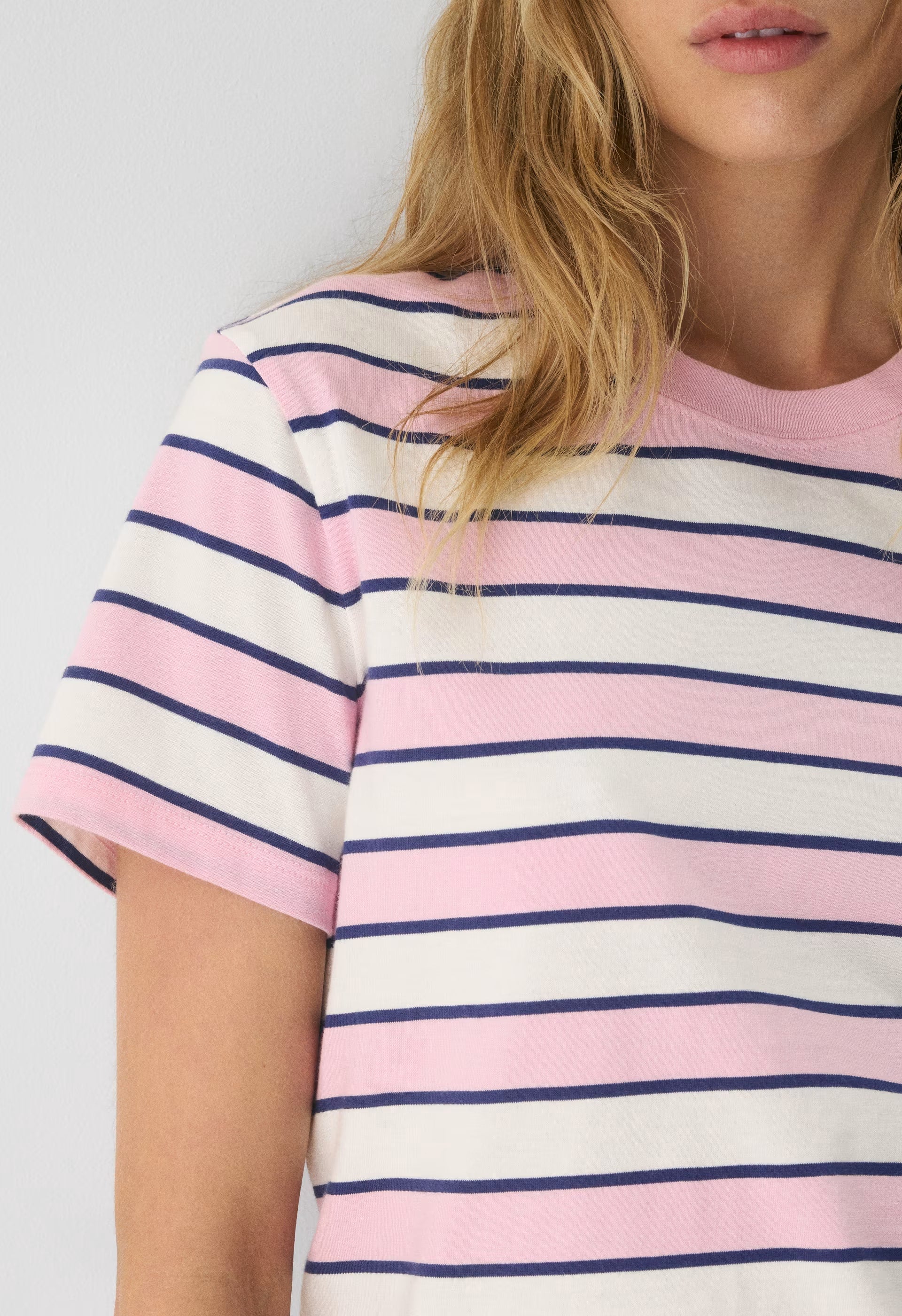 CottonWhisk™ Emma T-Shirt - HTHR CLD WHT/LMND