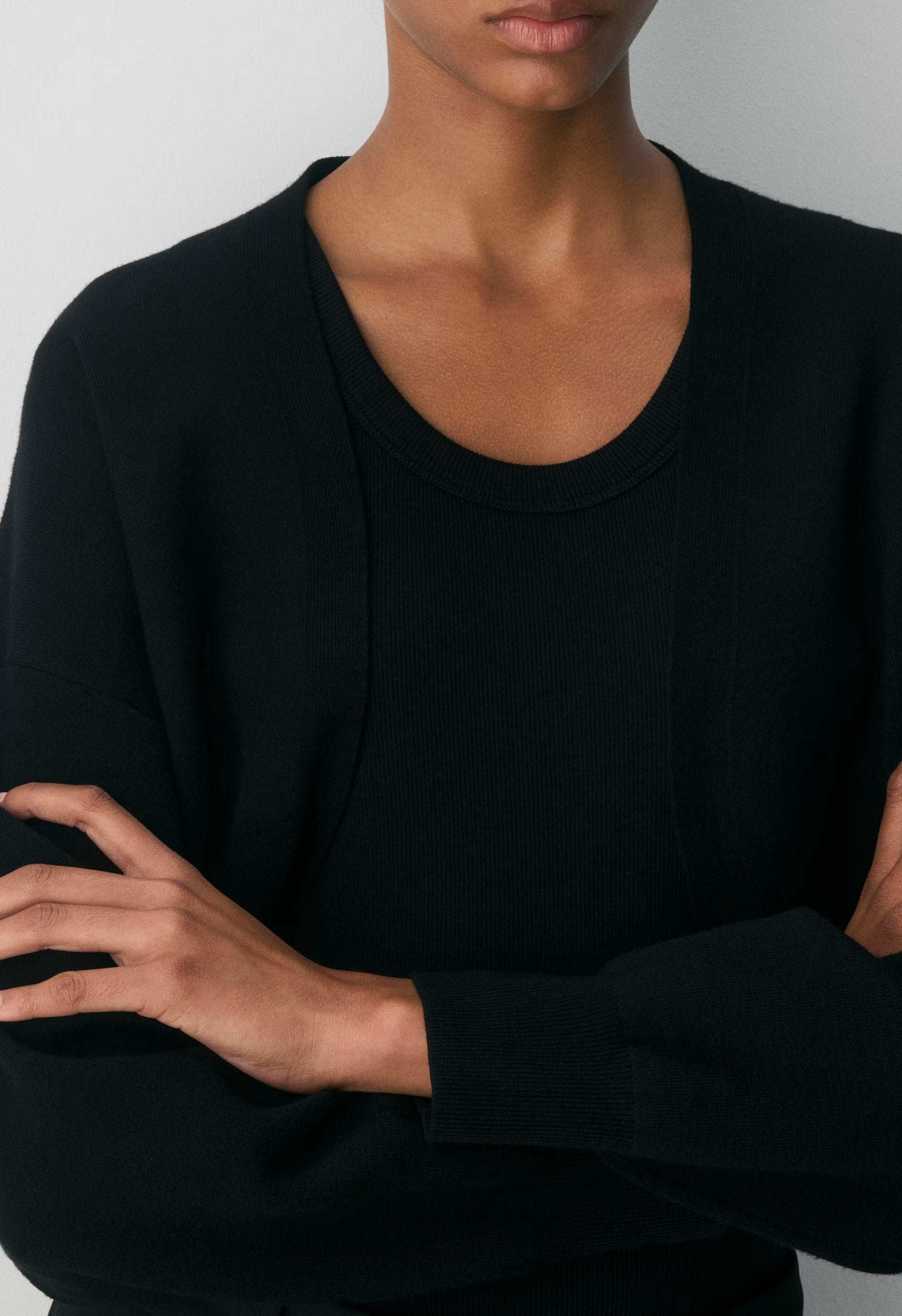 New Decision Shrug - Wonder Yarn - BLACK