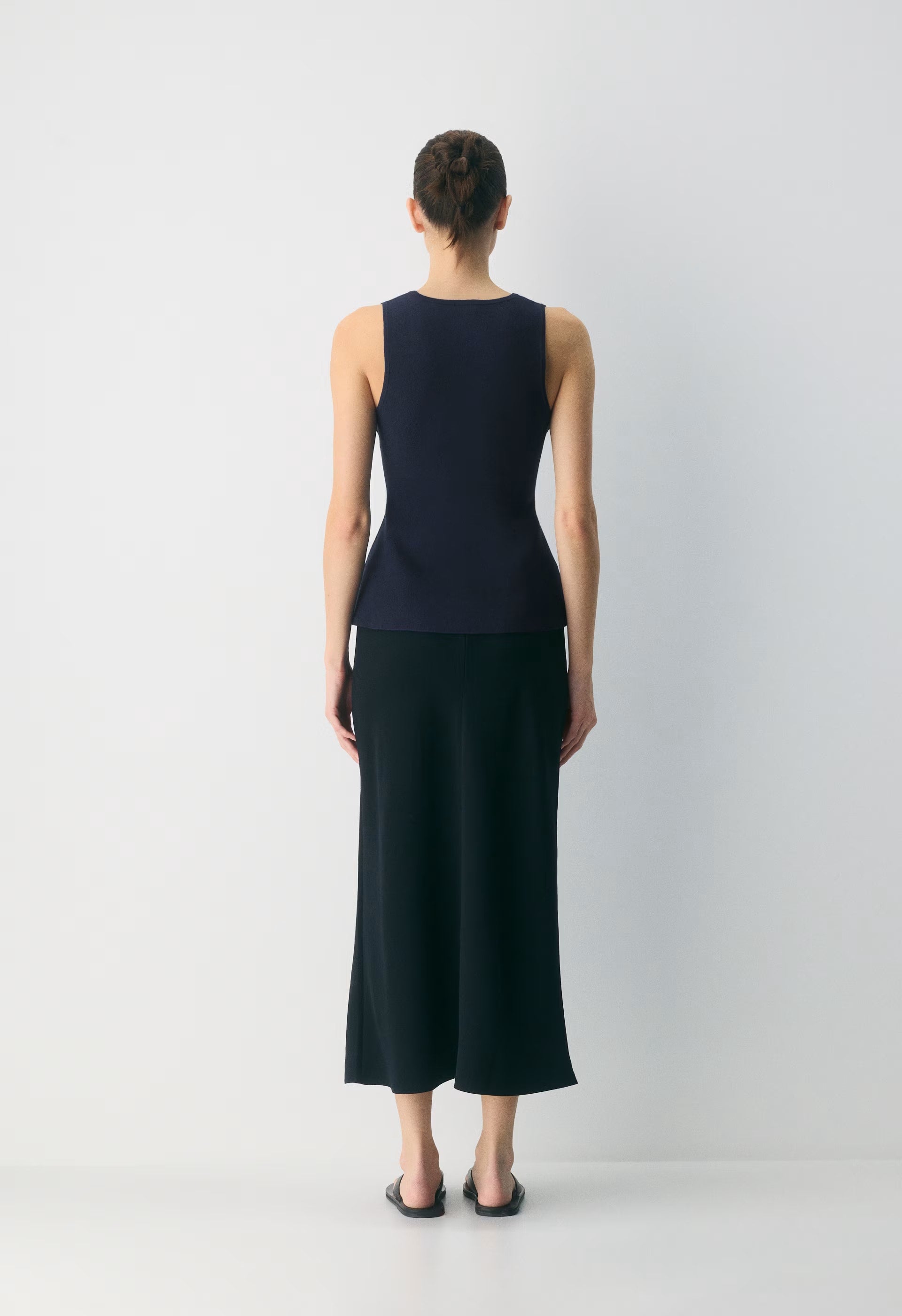 Tenacity Top - Wonder Yarn - ADMIRAL