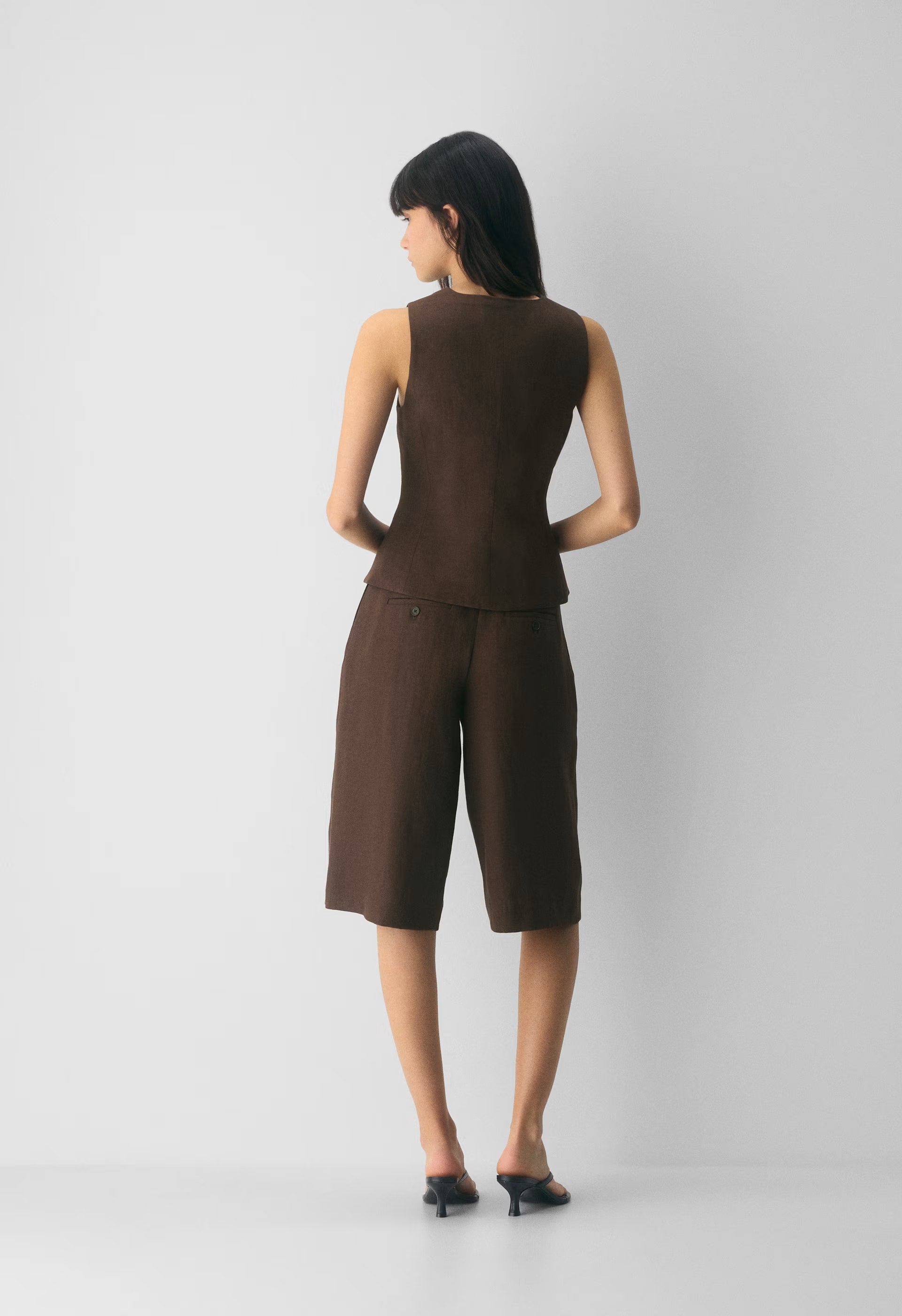 Regal Vest - PowerLinen™ - RICH MOCHA BROWN