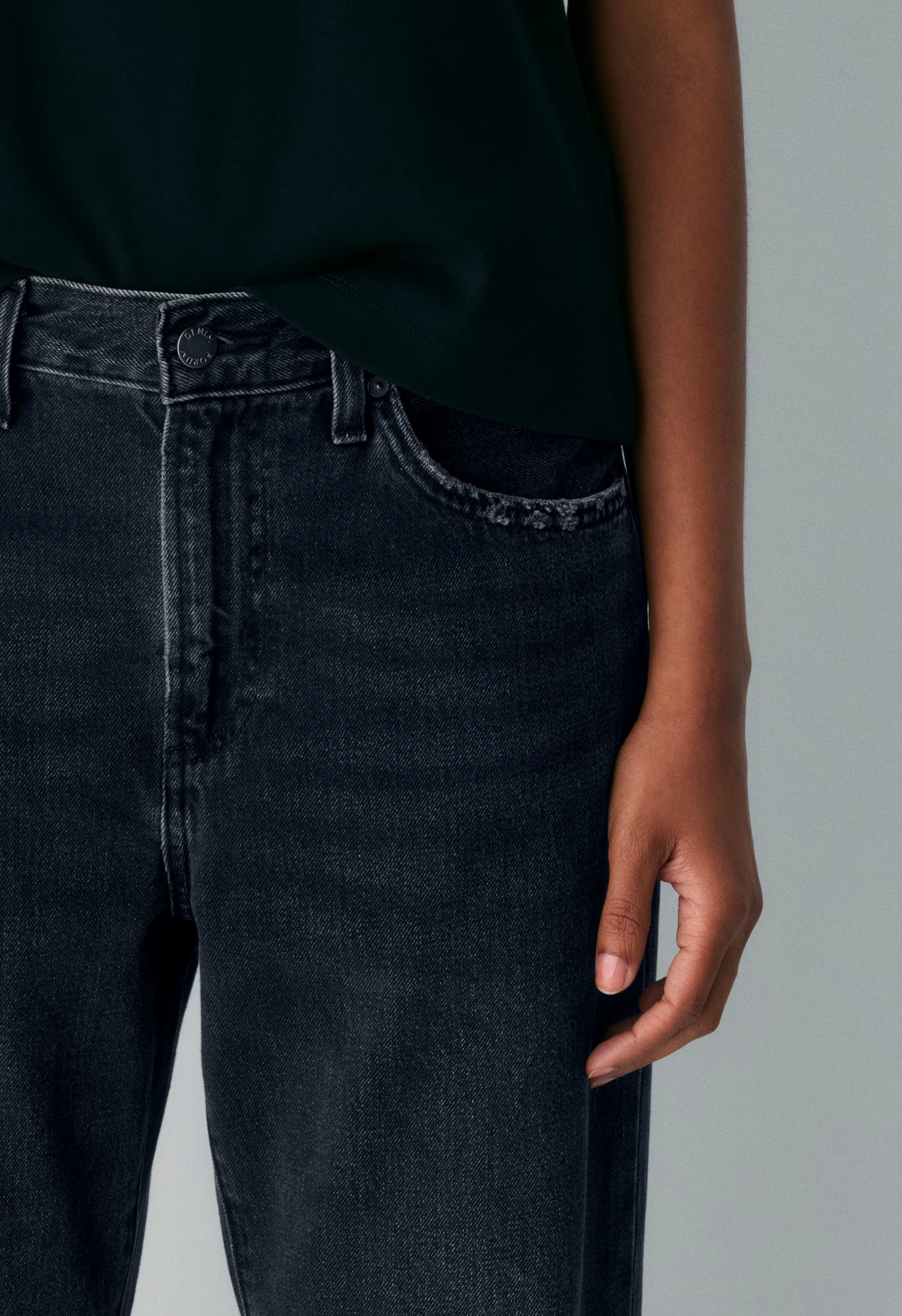 Denim Forum The '90s Marlo Hi-Rise Baggy Jean - BLACK EYELINER