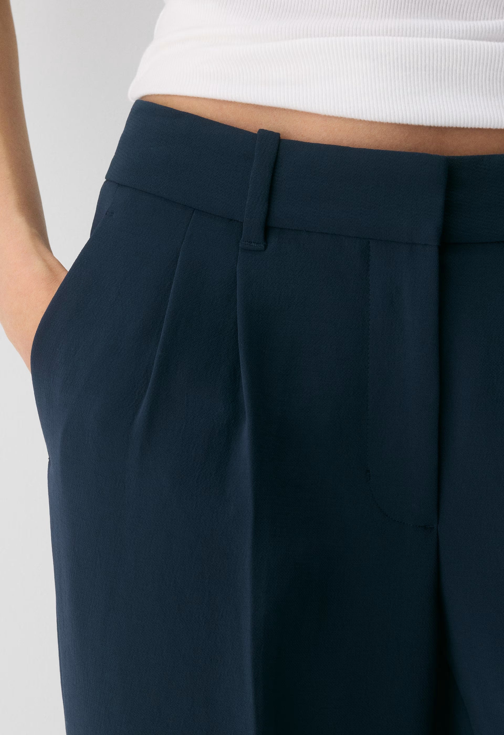 The Effortless Pant™ Lo-Rise - Crepette™ - ADMIRAL